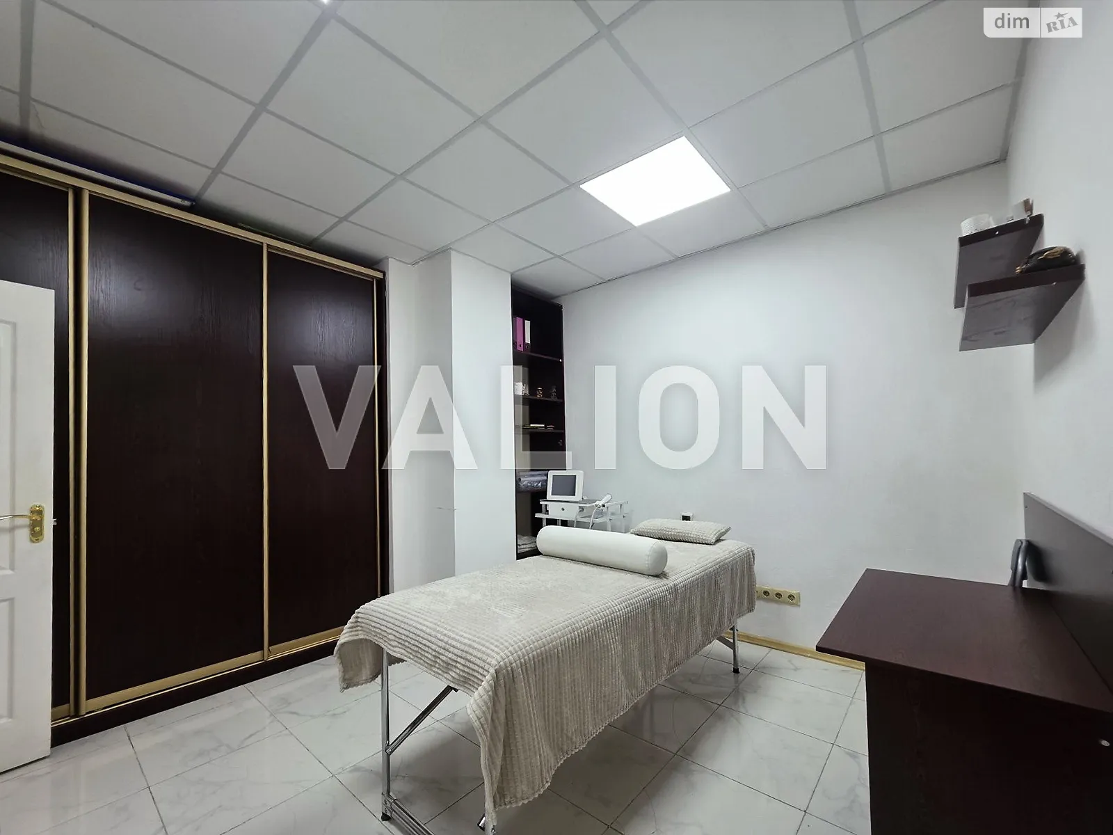 Сдается в аренду объект сферы услуг 66.5 кв. м в 2-этажном здании, цена: 9000 грн - фото 1