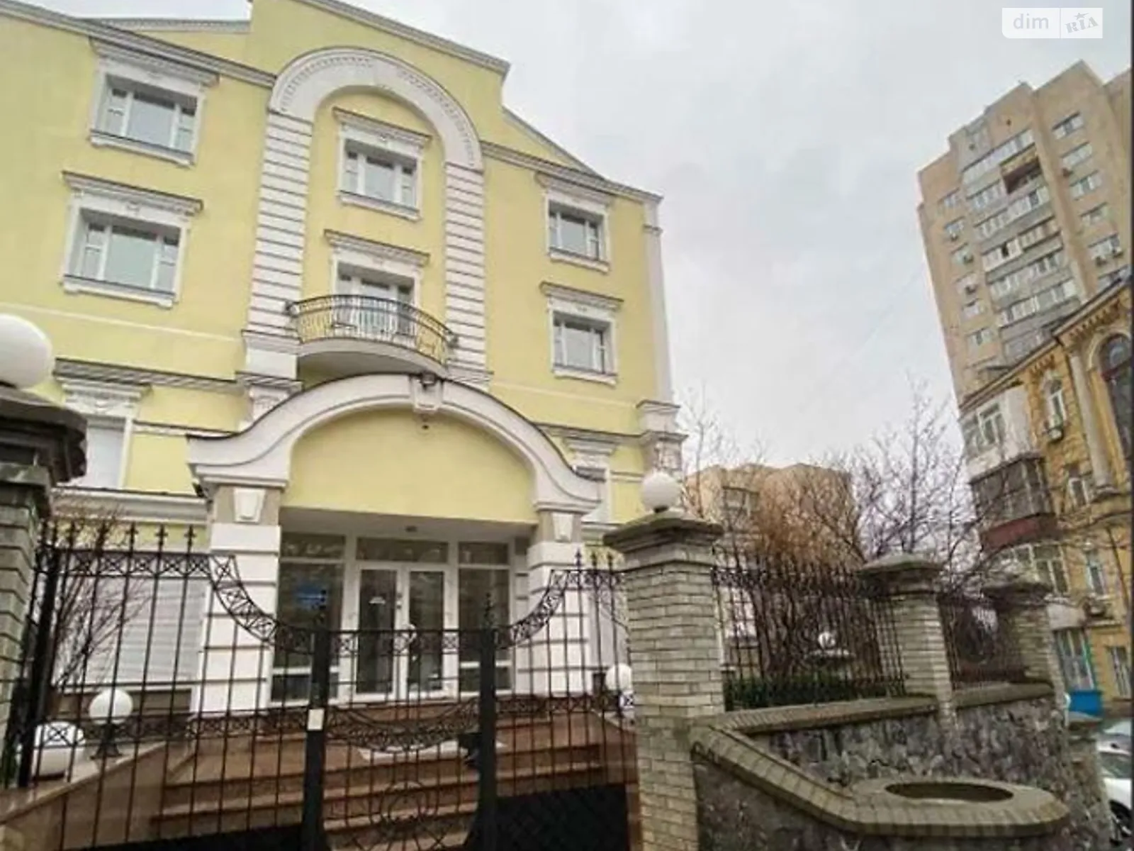 Сдается в аренду офис 1600 кв. м в бизнес-центре, цена: 24000 $ - фото 1