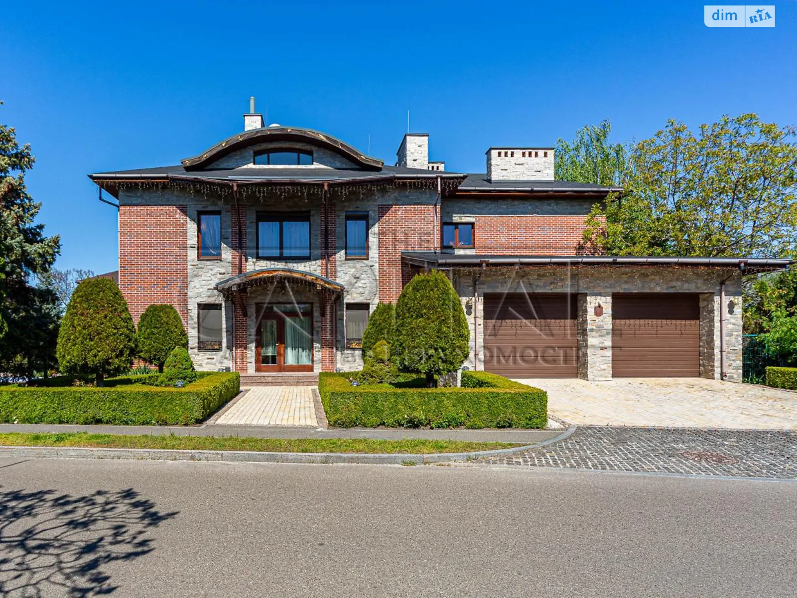 Сдается в аренду дом на 2 этажа 441 кв. м с баней/сауной, цена: 3500 $ - фото 1