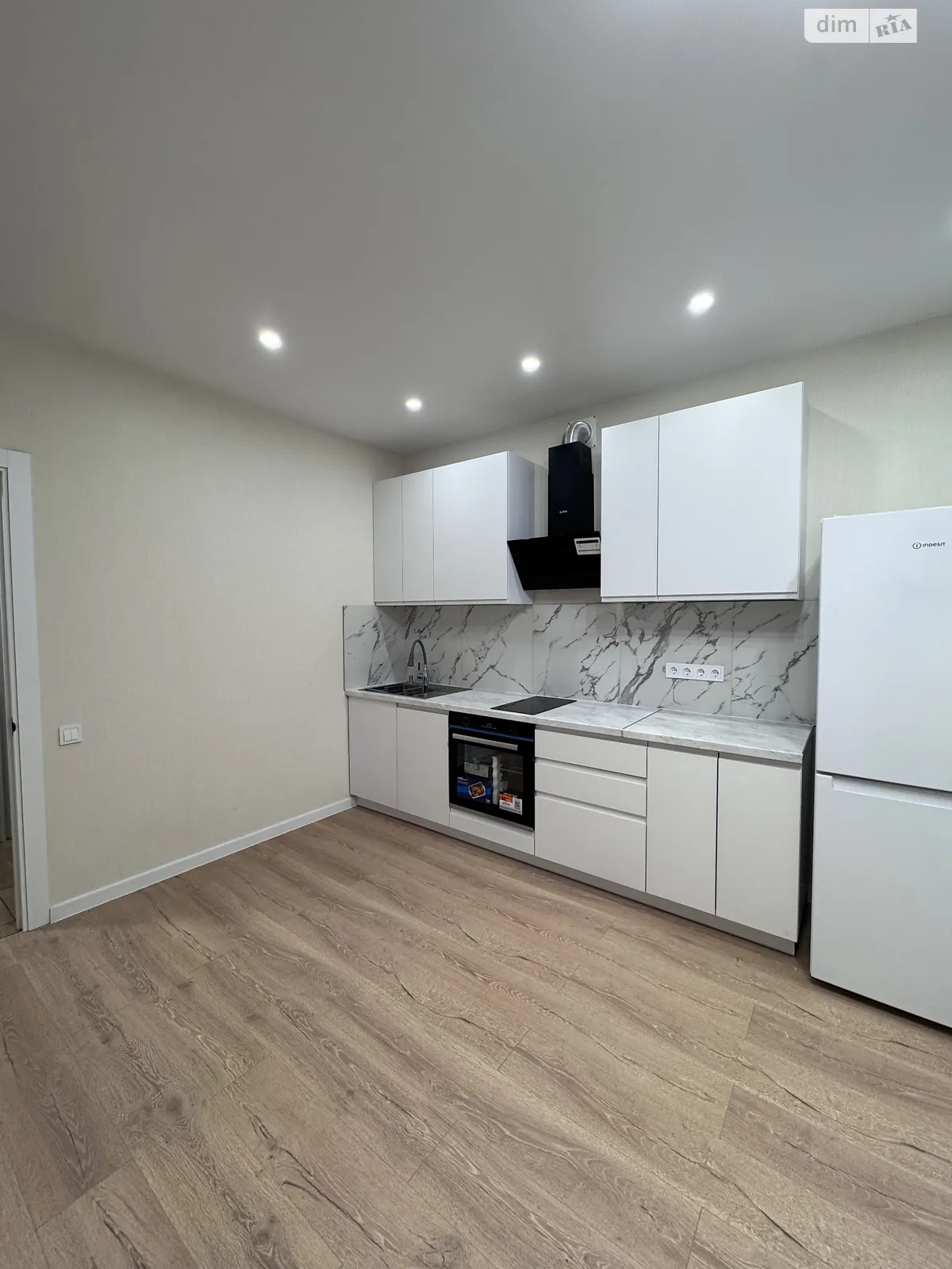 Продается 1-комнатная квартира 34 кв. м в Ирпене, ул. Университетская(Карла Маркса), 1М - фото 1