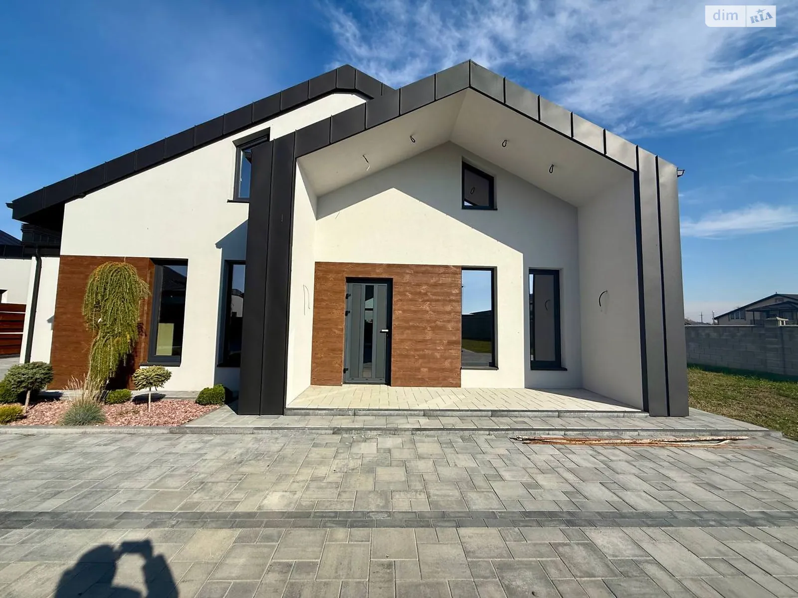 Продается дом на 2 этажа 190 кв. м с бассейном, цена: 88000 $ - фото 1