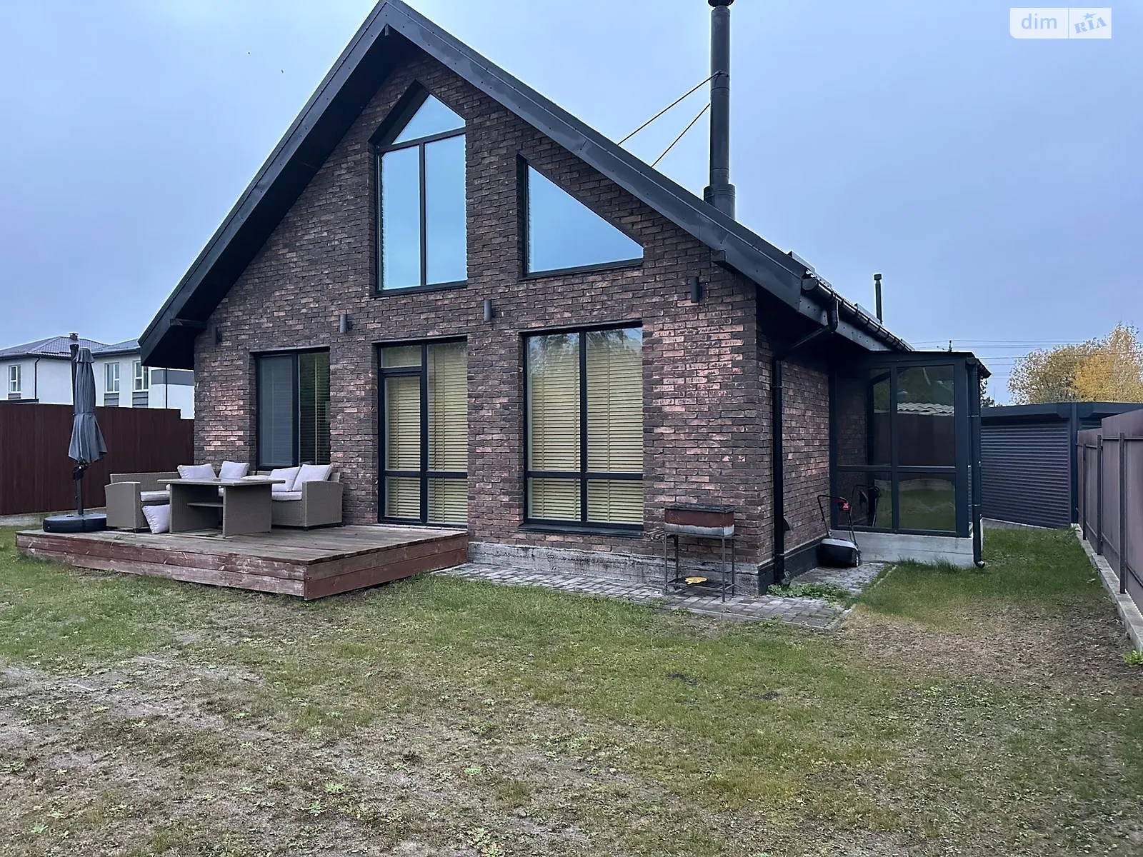 Продается дом на 2 этажа 120 кв. м с гаражом, цена: 280000 $ - фото 1