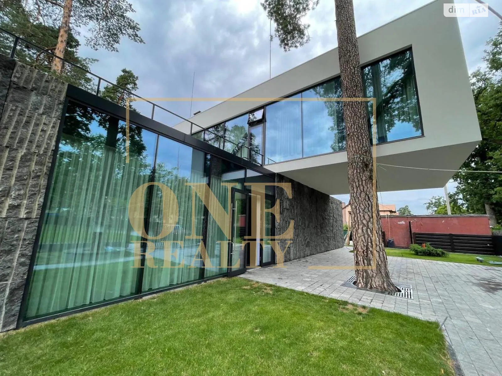 Сдается в аренду дом на 2 этажа 380 кв. м с балконом, цена: 9000 $ - фото 1