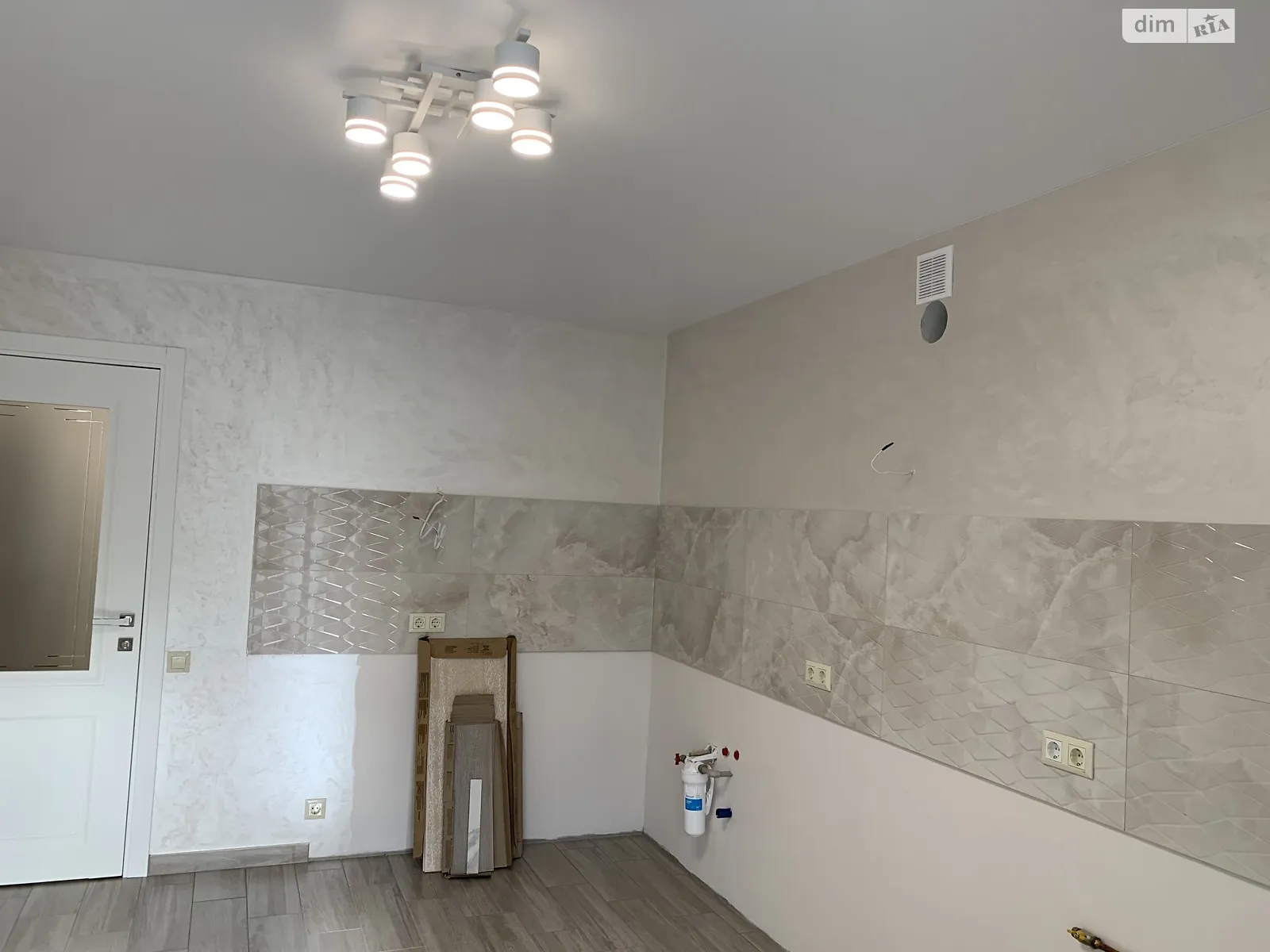 1-комнатная квартира 48 кв. м в Тернополе, ул. Черновецкая - фото 1