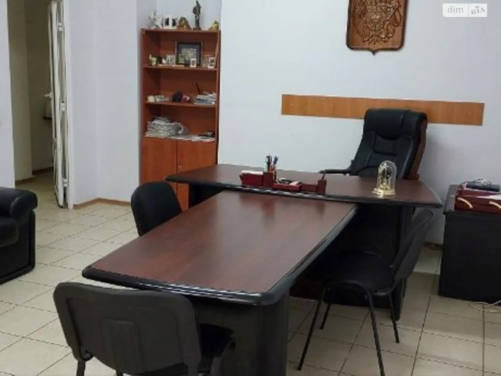 Продается офис 93.5 кв. м в бизнес-центре, цена: 69000 $ - фото 1