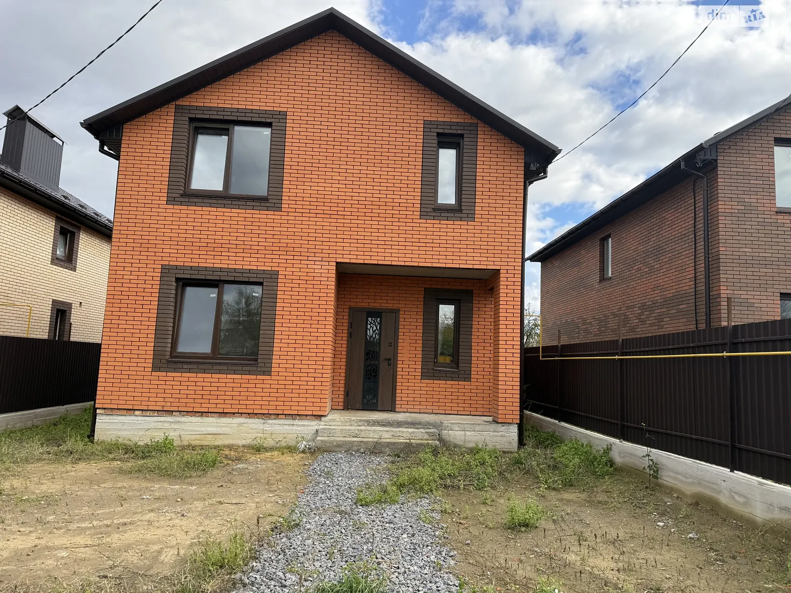 Продается дом на 2 этажа 120 кв. м с садом, цена: 92000 $ - фото 1