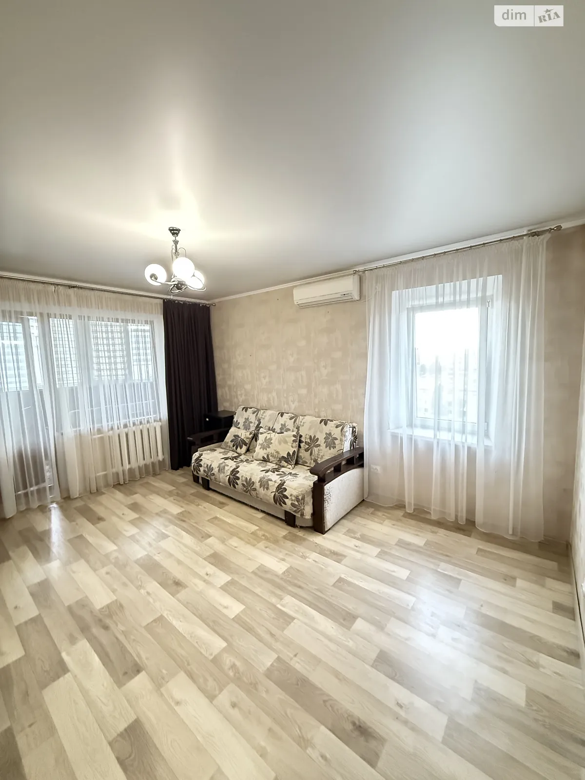 Продается 1-комнатная квартира 41 кв. м в Одессе, просп. Небесной Сотни, 10А - фото 1