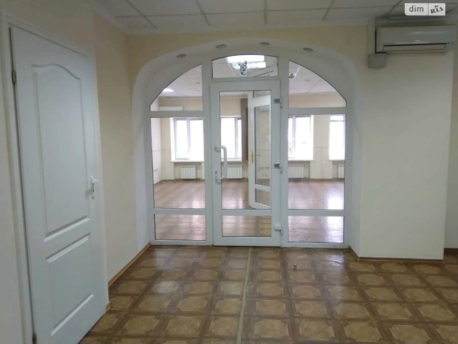 Сдается в аренду офис 75 кв. м в бизнес-центре, цена: 14900 грн - фото 1