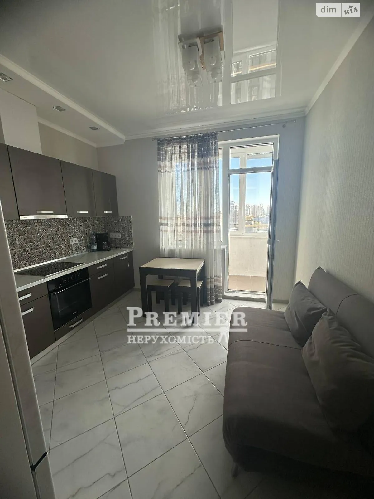 Продается 1-комнатная квартира 41 кв. м в Одессе, ул. Среднефонтанская - фото 1