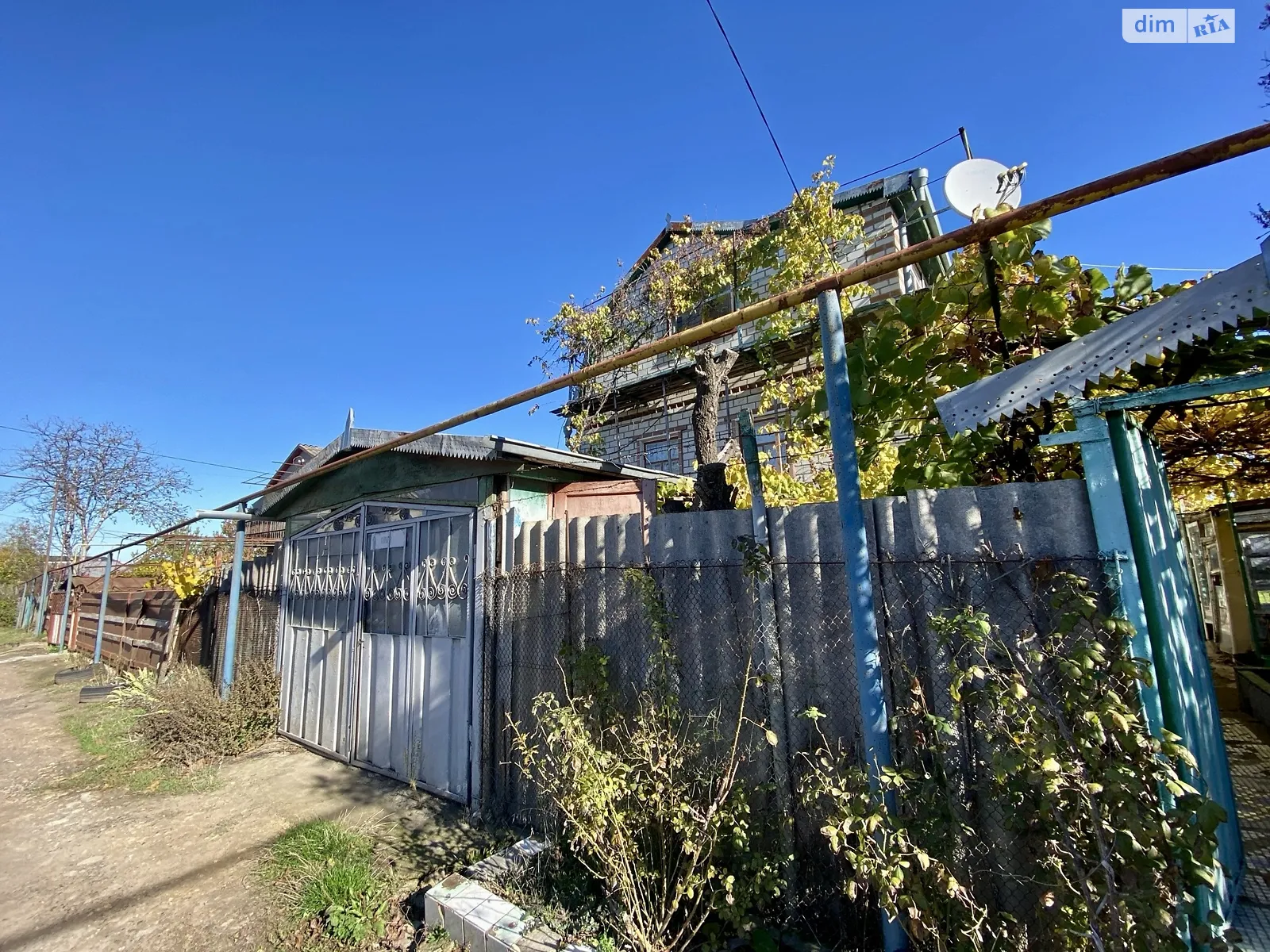 Продается дом на 2 этажа 105 кв. м с садом, цена: 28000 $ - фото 1