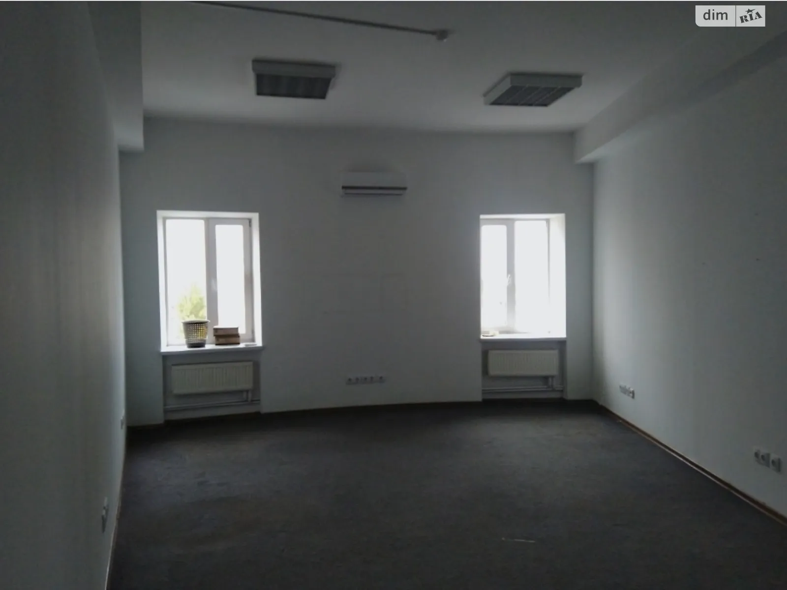 Сдается в аренду офис 26.7 кв. м в бизнес-центре, цена: 5000 грн - фото 1