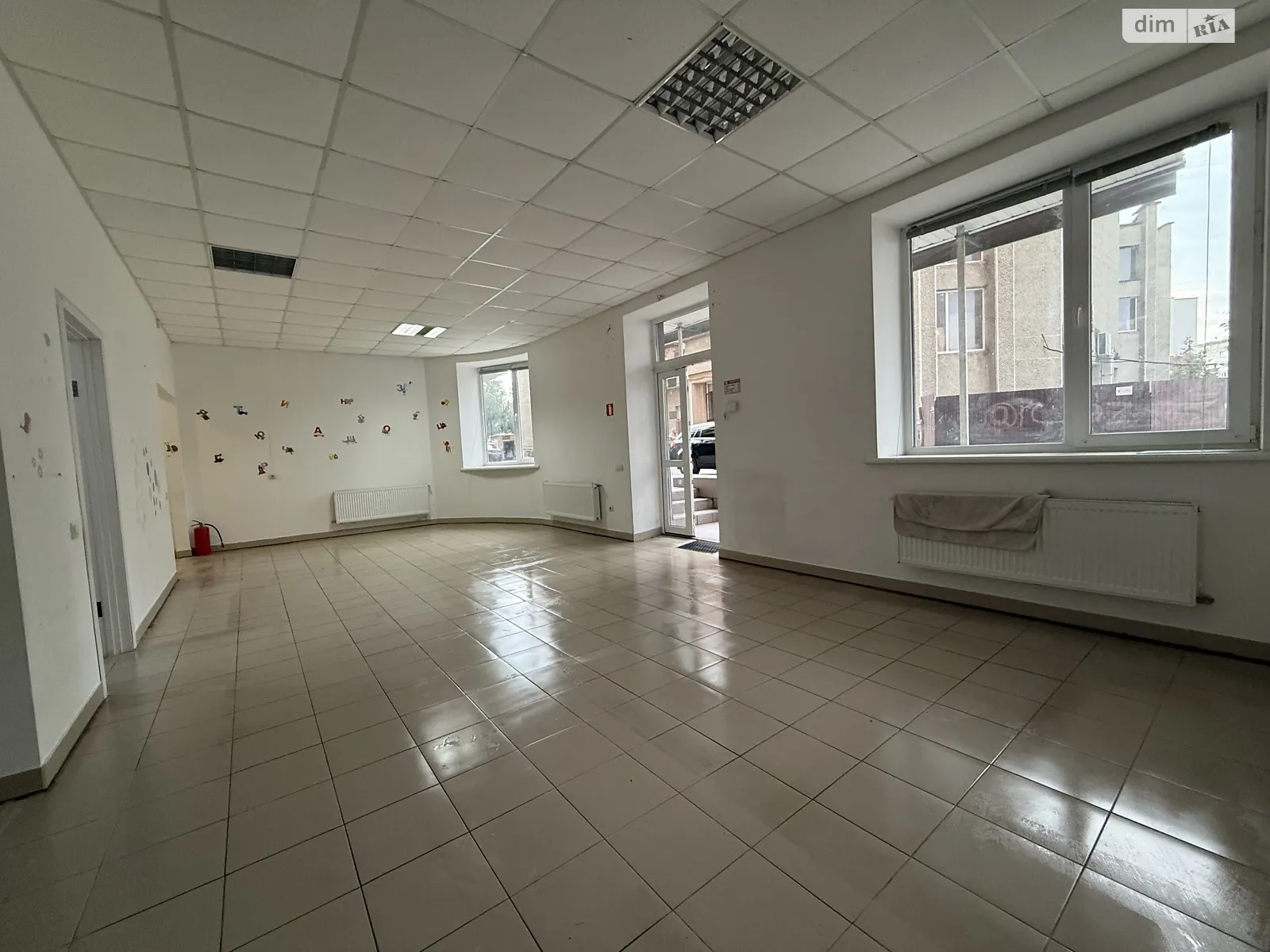 Здається в оренду приміщення вільного призначення 70 кв. м в 10-поверховій будівлі, цена: 30000 грн - фото 1