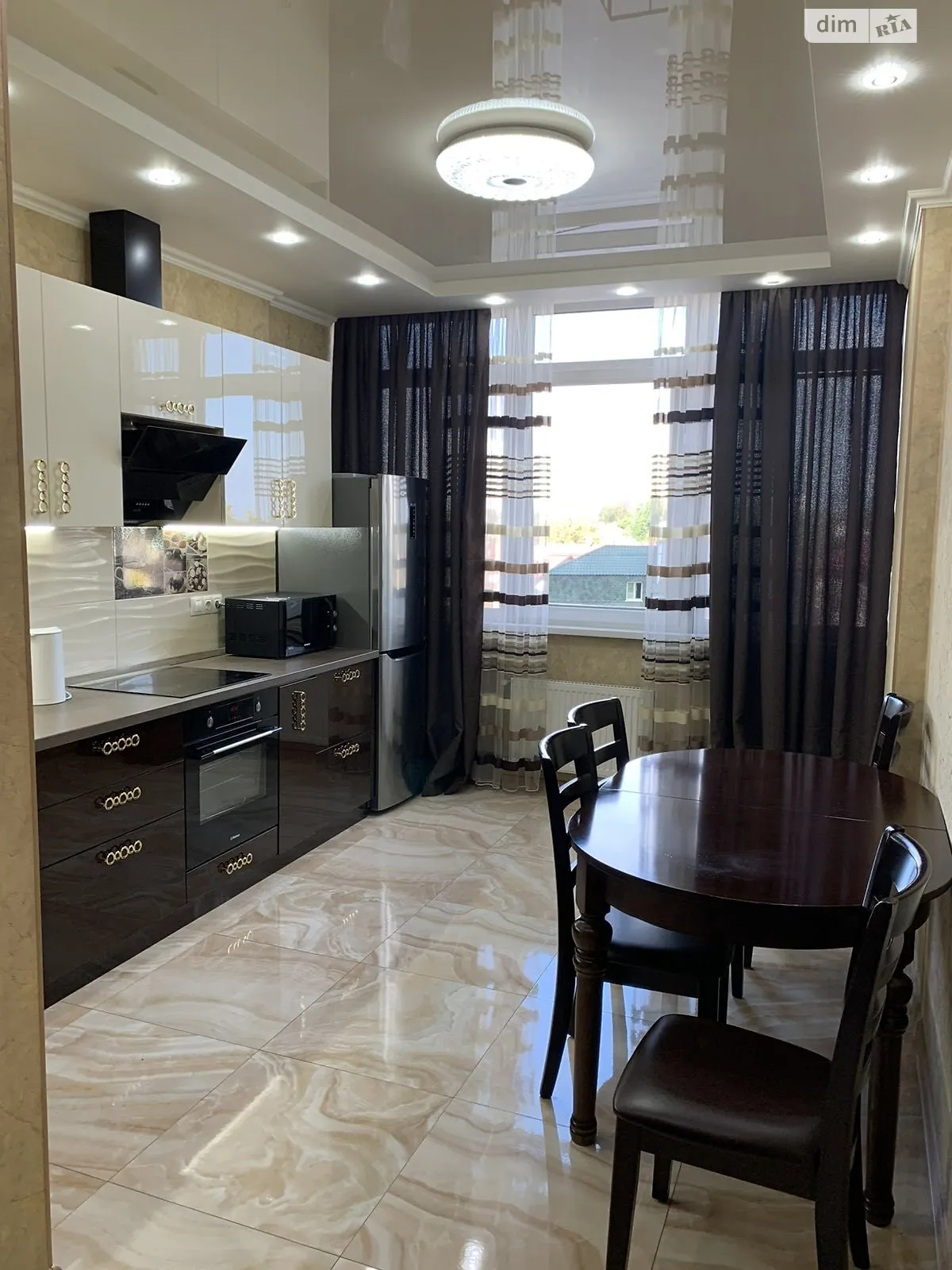 Здається в оренду 1-кімнатна квартира 45 кв. м у Одесі, вул. Літературна, 8 - фото 1