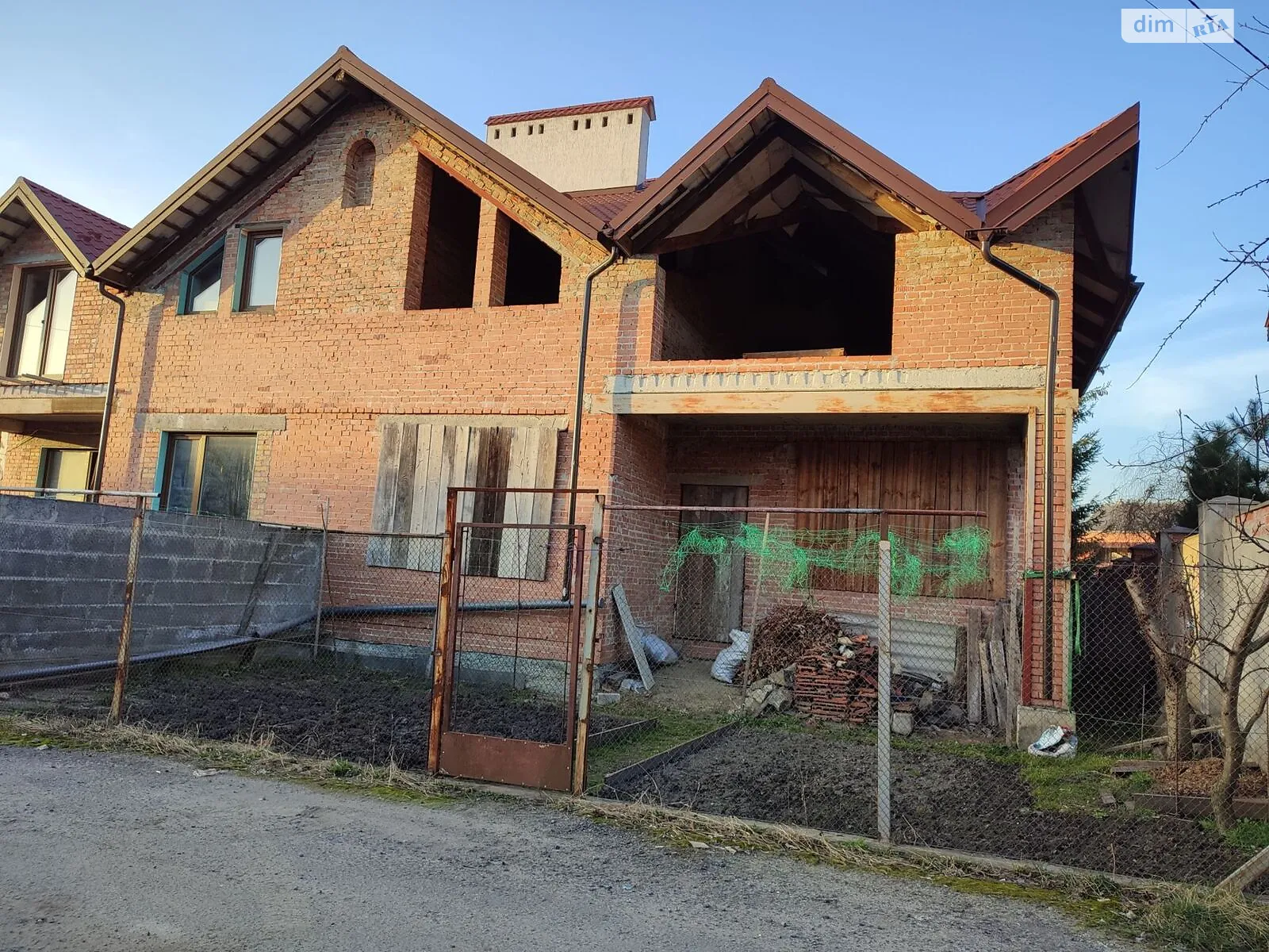 Продается дом на 2 этажа 250 кв. м с балконом, цена: 75000 $ - фото 1