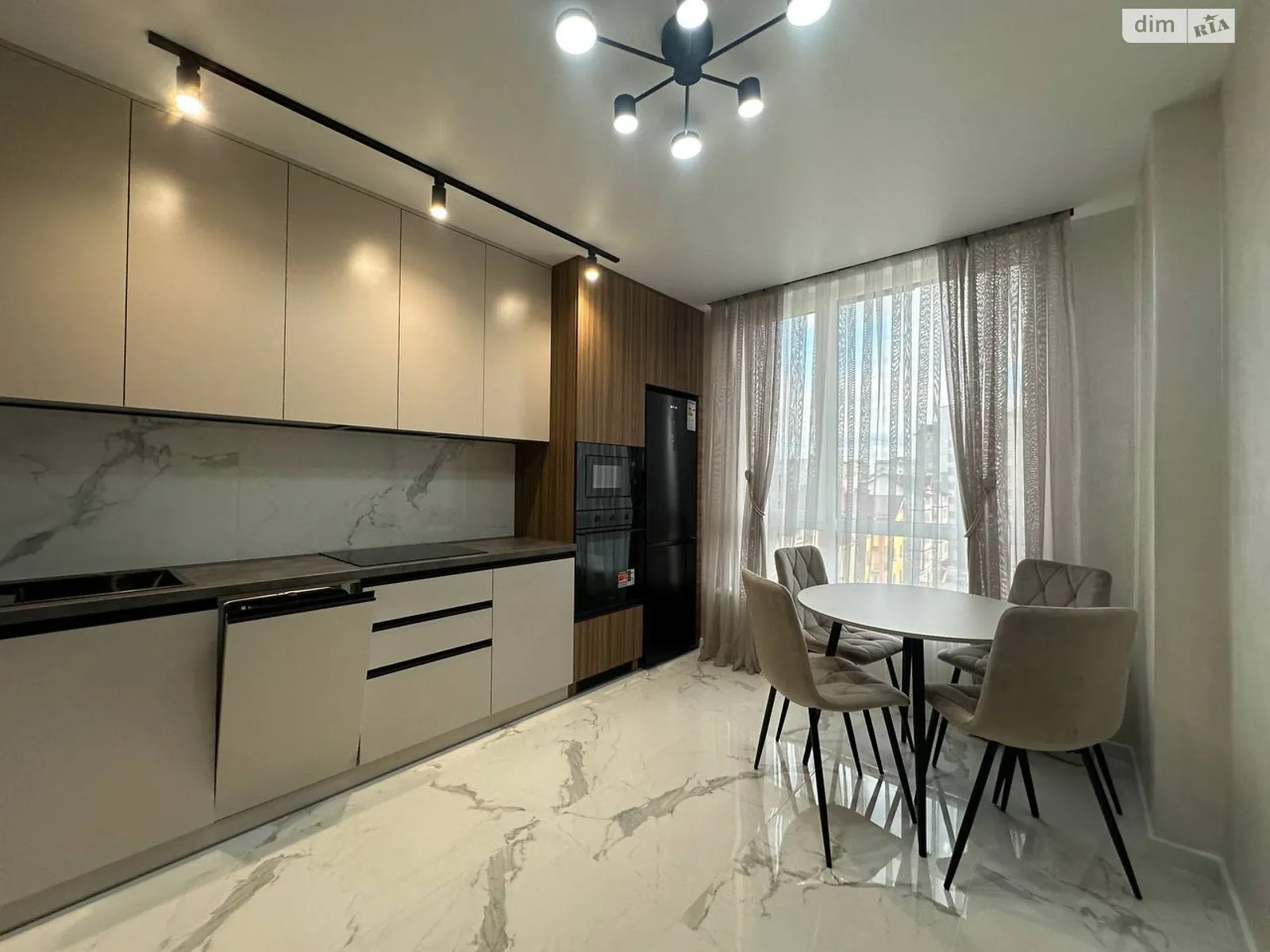 Продається 1-кімнатна квартира 42.5 кв. м у Івано-Франківську, вул. Хмельницького Богдана, 94 - фото 1