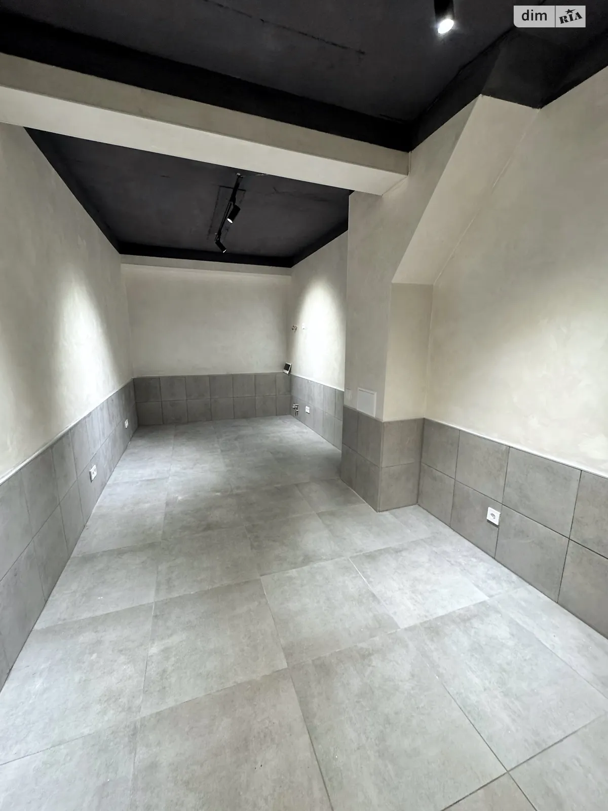 Здається в оренду офіс 17 кв. м в бізнес-центрі, цена: 250 $ - фото 1