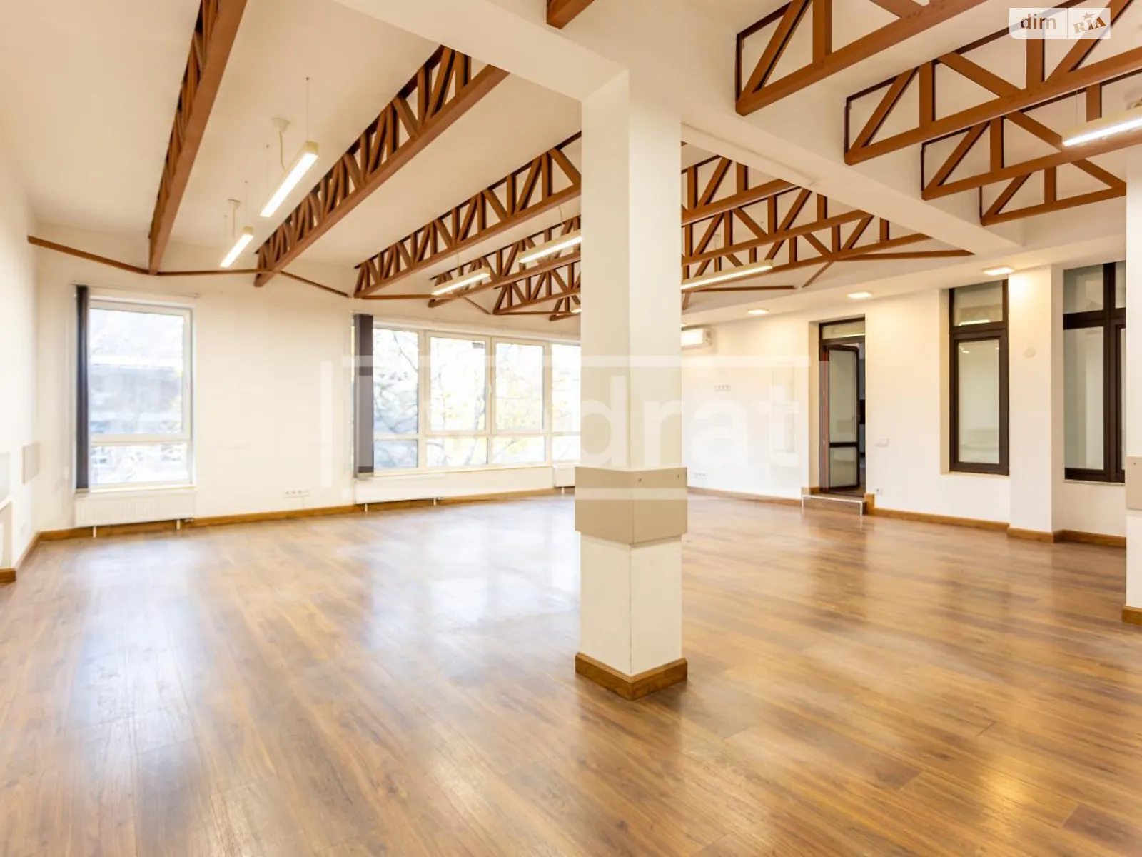 Сдается в аренду офис 550 кв. м в бизнес-центре, цена: 3000 $ - фото 1