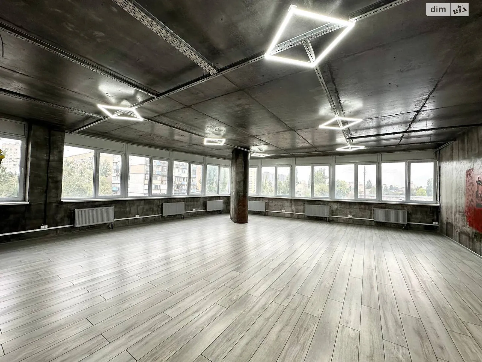 Сдается в аренду офис 108 кв. м в бизнес-центре, цена: 1000 $ - фото 1