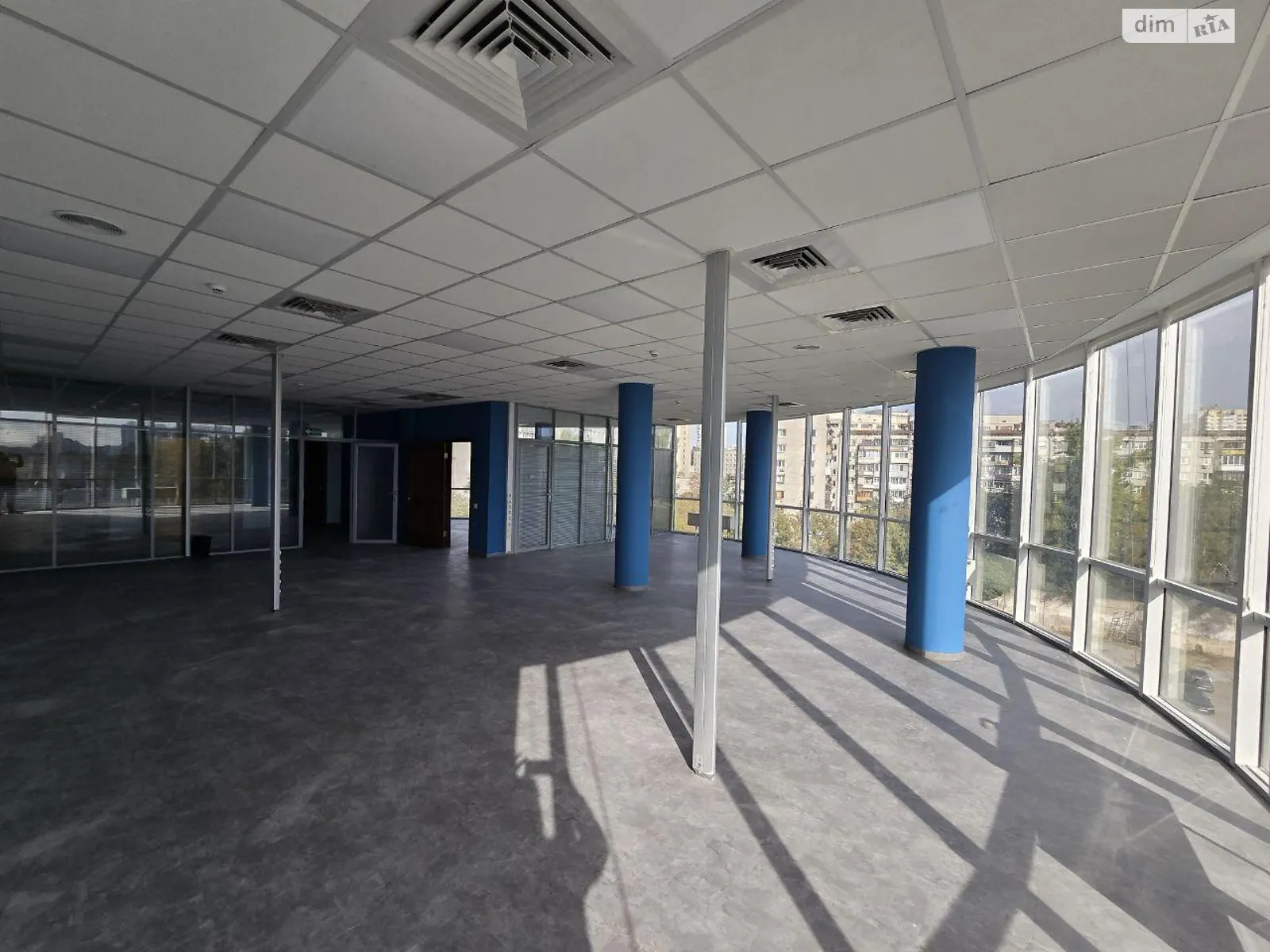 Сдается в аренду офис 300 кв. м в бизнес-центре, цена: 4800 $ - фото 1