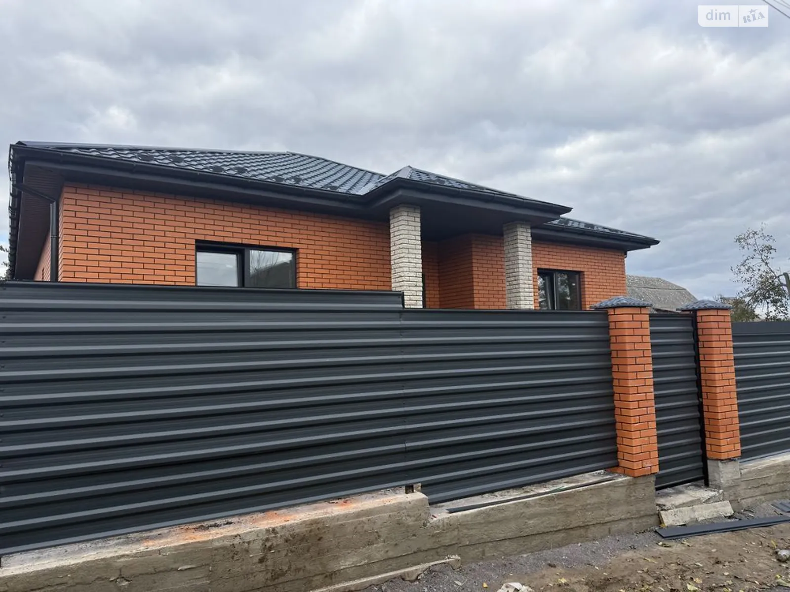 Продается одноэтажный дом 92 кв. м с гаражом, цена: 92000 $ - фото 1