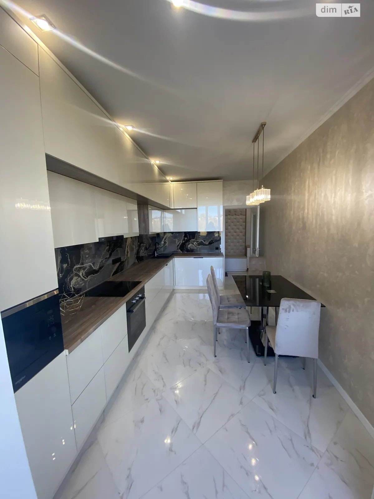 Продается 3-комнатная квартира 87.7 кв. м в Ивано-Франковске, ул. Надречная, 2 - фото 1