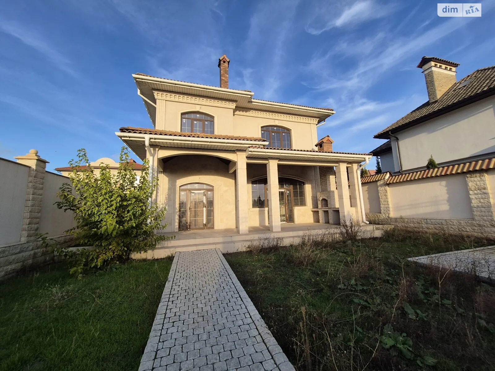 Продается дом на 2 этажа 162 кв. м с баней/сауной, цена: 180000 $ - фото 1