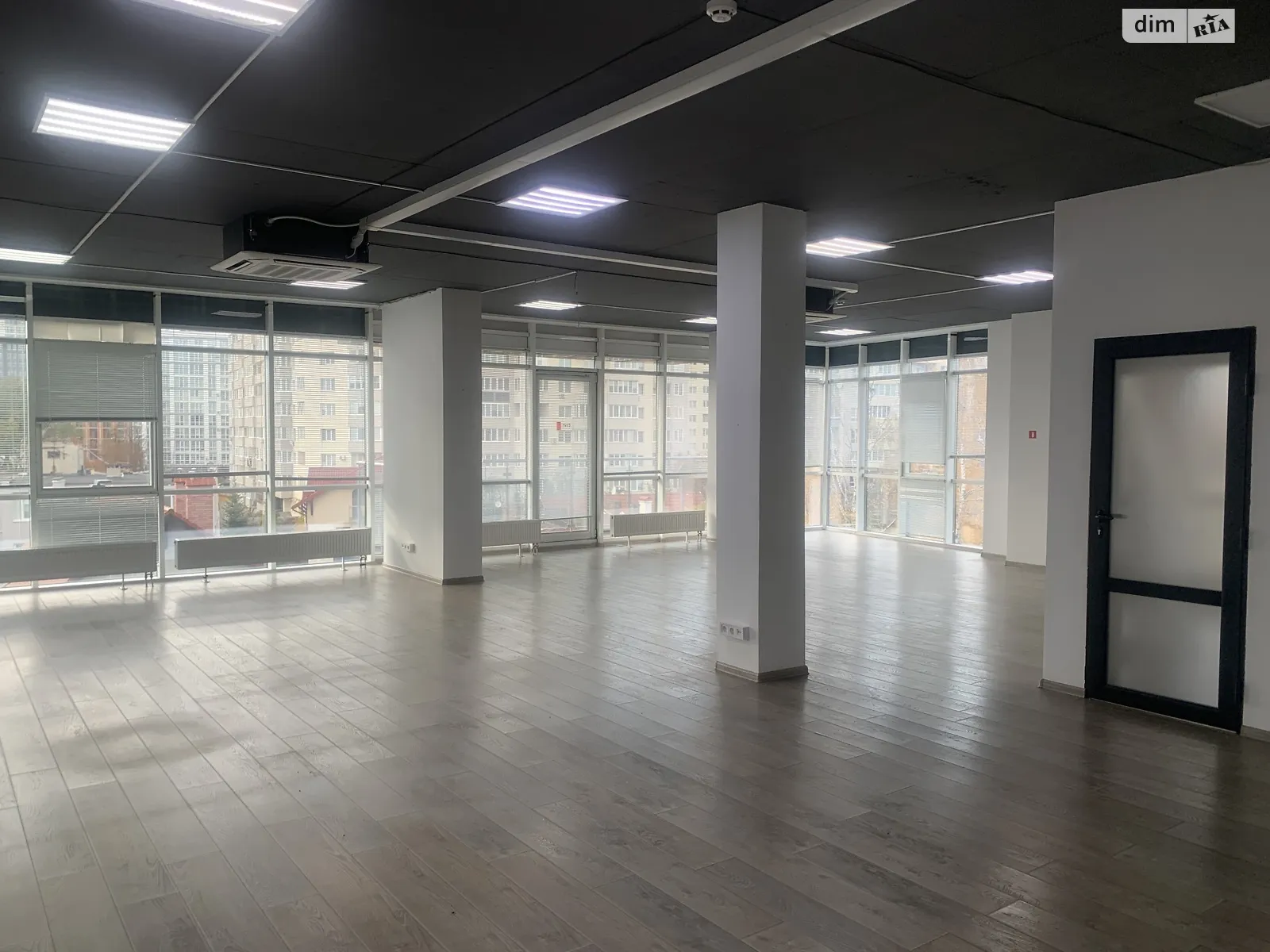 Здається в оренду офіс 130 кв. м в бізнес-центрі, цена: 1690 $ - фото 1