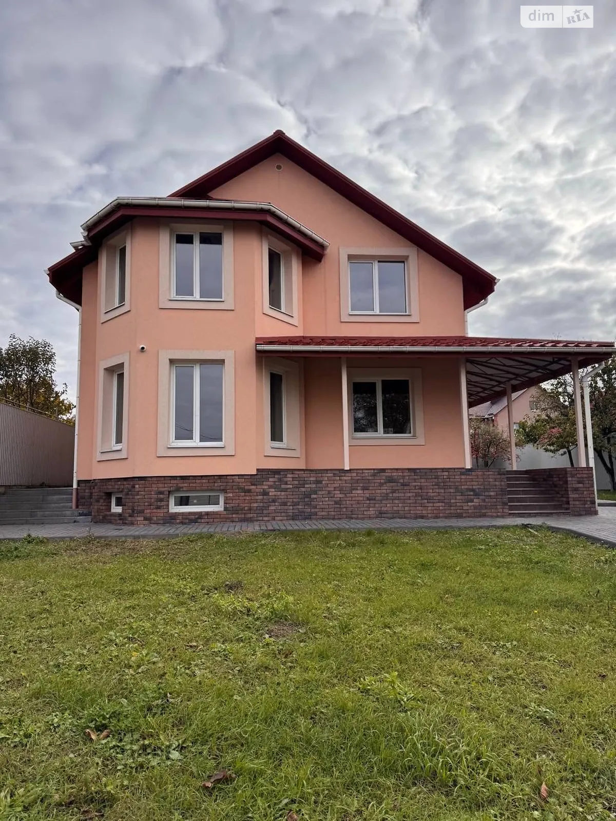 Продается дом на 2 этажа 283 кв. м с беседкой, цена: 155000 $ - фото 1