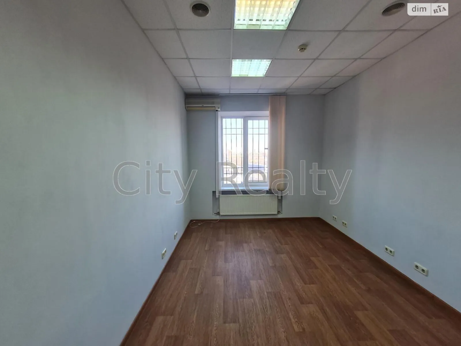 Сдается в аренду офис 67 кв. м в бизнес-центре, цена: 23115 грн - фото 1