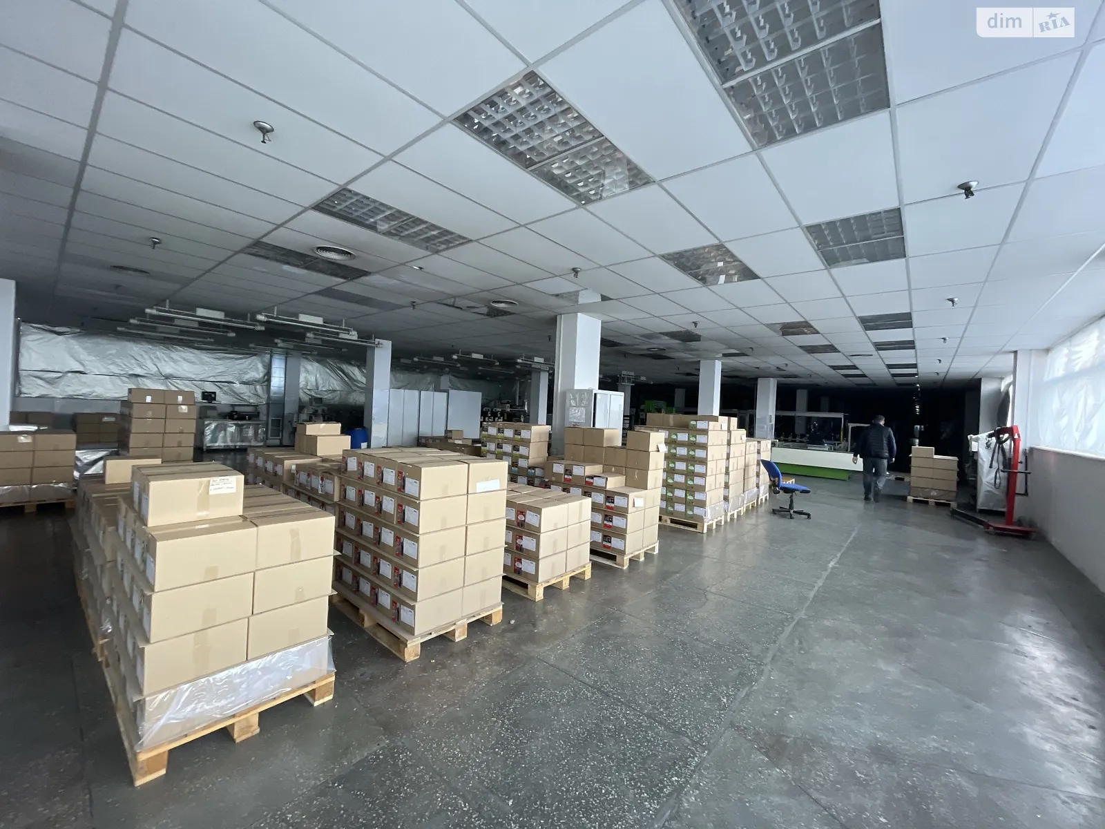 Сдается в аренду объект сферы услуг 1800 кв. м в 5-этажном здании, цена: 396000 грн - фото 1