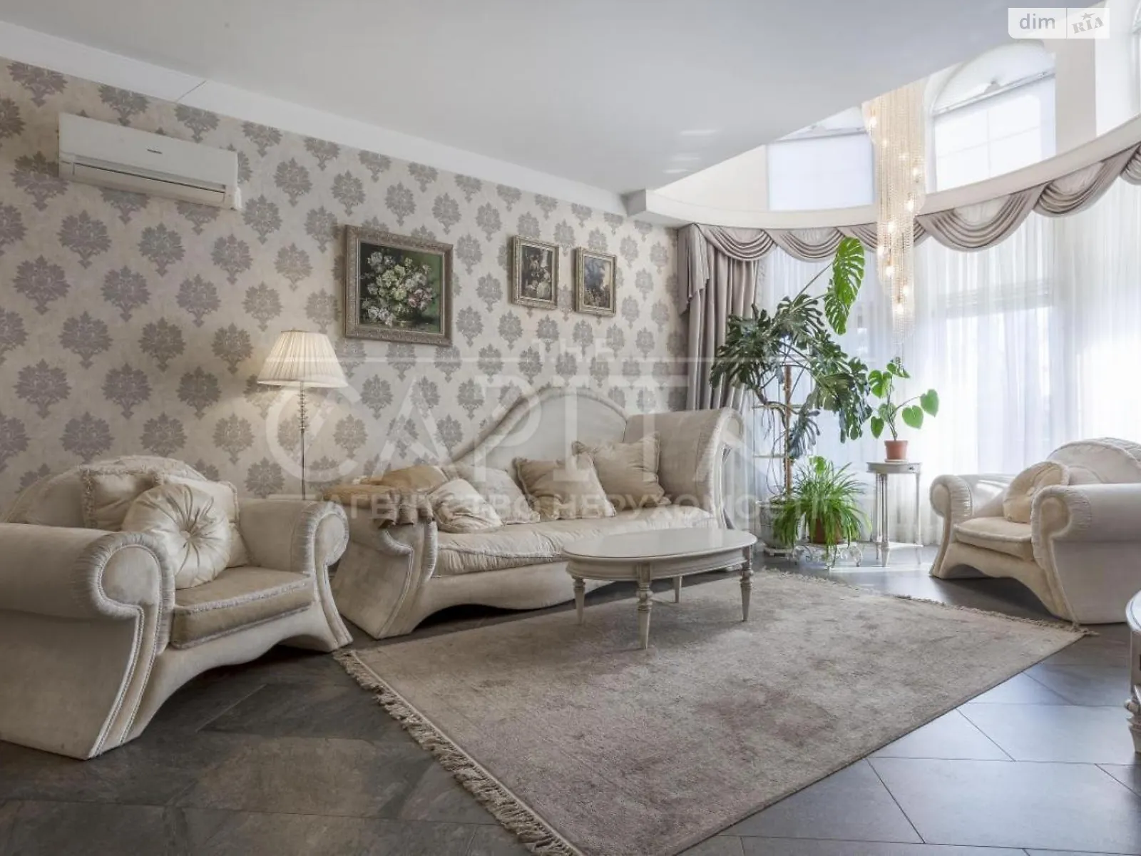 Сдается в аренду дом на 2 этажа 220 кв. м с верандой, цена: 2000 € - фото 1