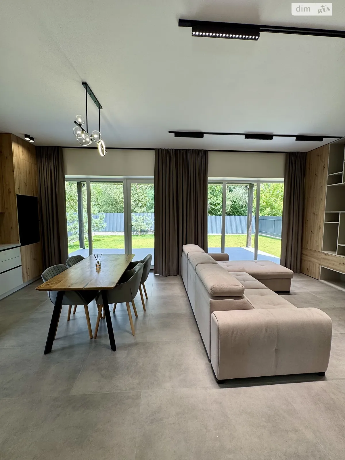 Продается дом на 2 этажа 188 кв. м с камином, цена: 360000 $ - фото 1