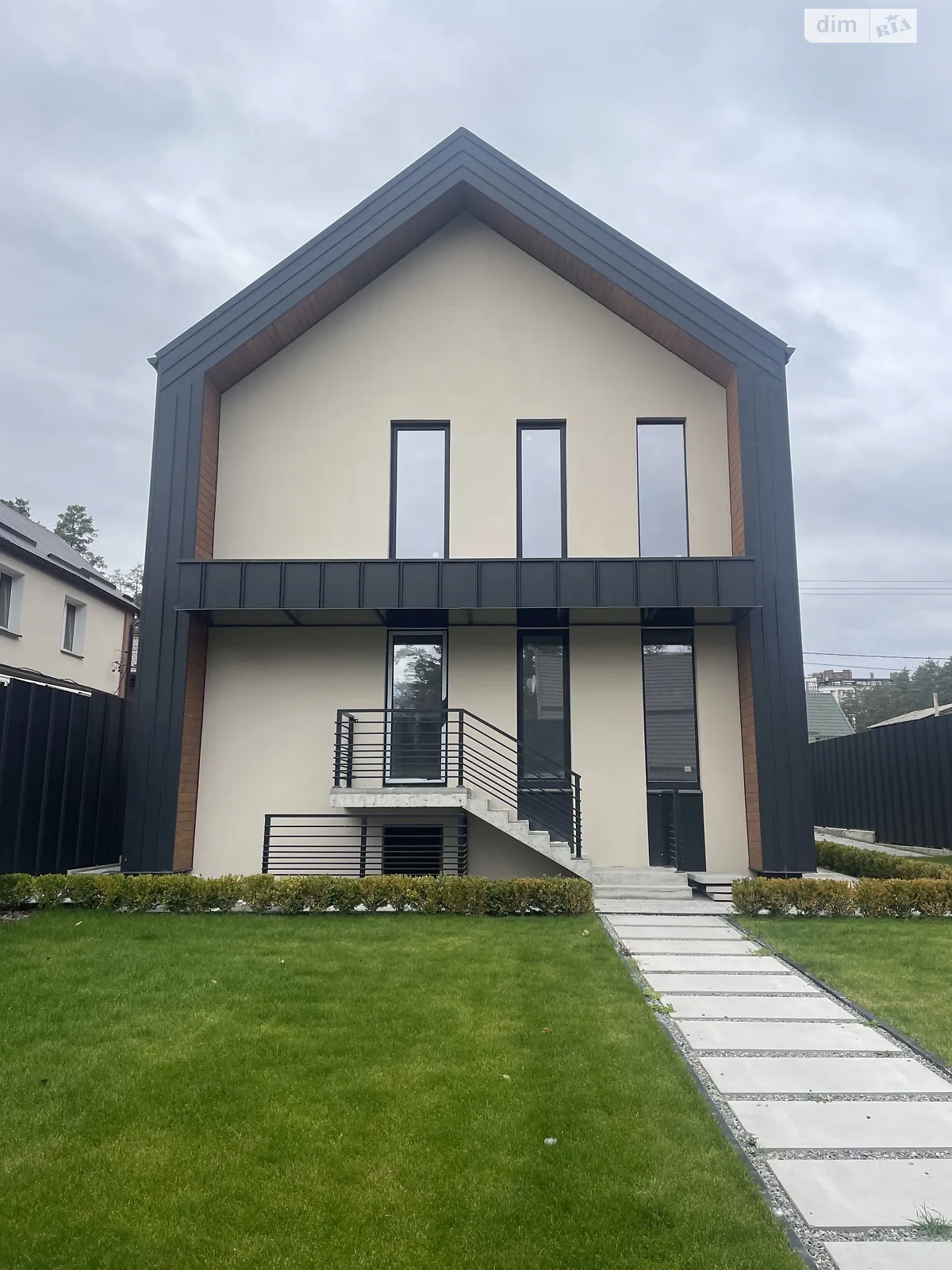 Продается дом на 2 этажа 212 кв. м с мебелью, цена: 205000 $ - фото 1