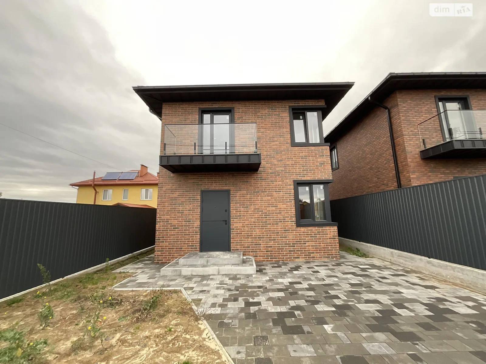 Продается дом на 2 этажа 115 кв. м с гаражом, цена: 93000 $ - фото 1