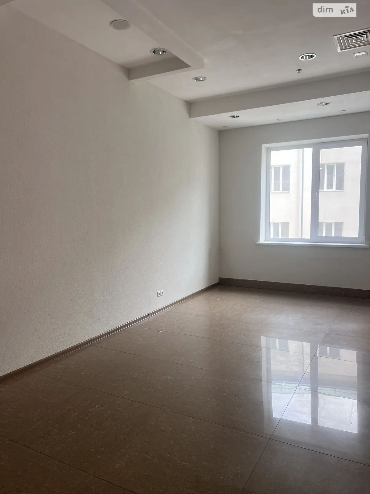 Сдается в аренду офис 30 кв. м в бизнес-центре, цена: 18600 грн - фото 1