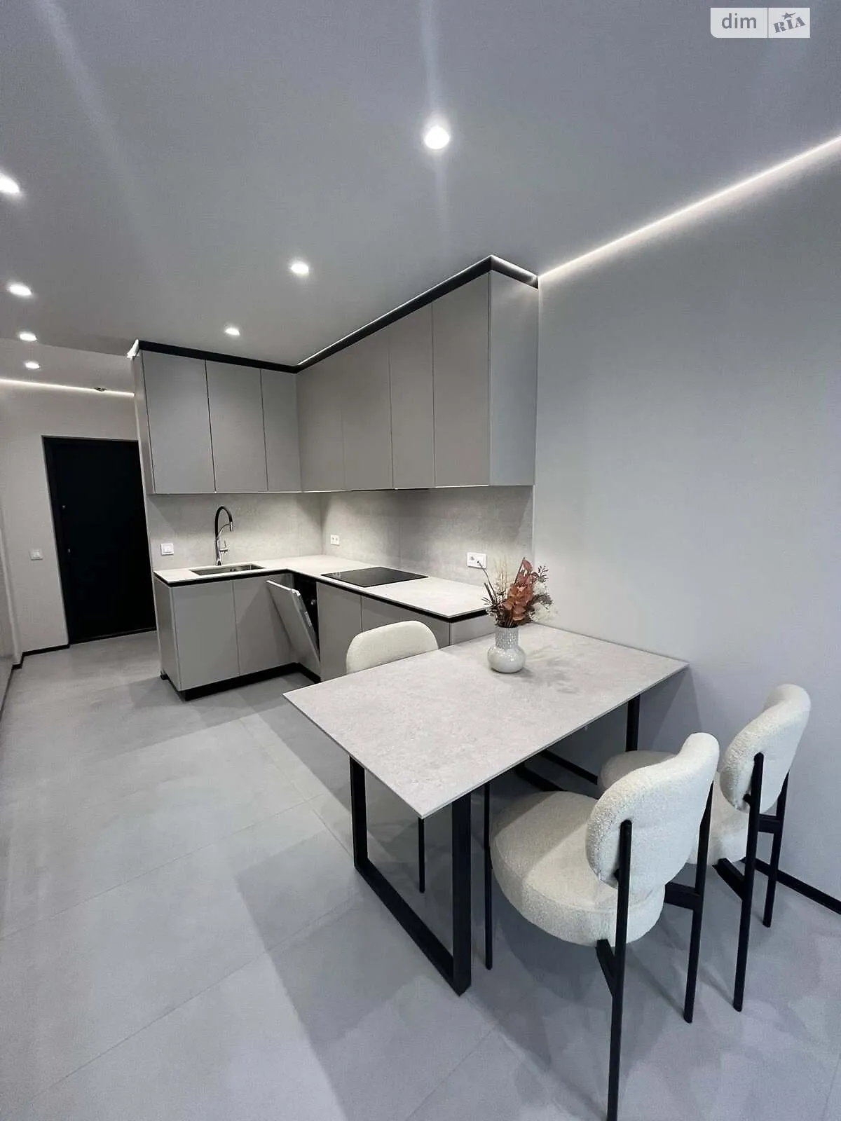 Продается 2-комнатная квартира 63 кв. м в Ивано-Франковске, бул. Южный - фото 1