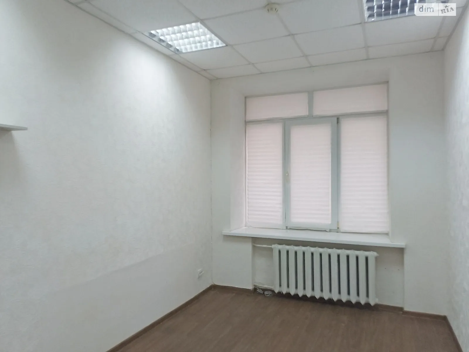 Сдается в аренду офис 20 кв. м в бизнес-центре, цена: 7000 грн - фото 1