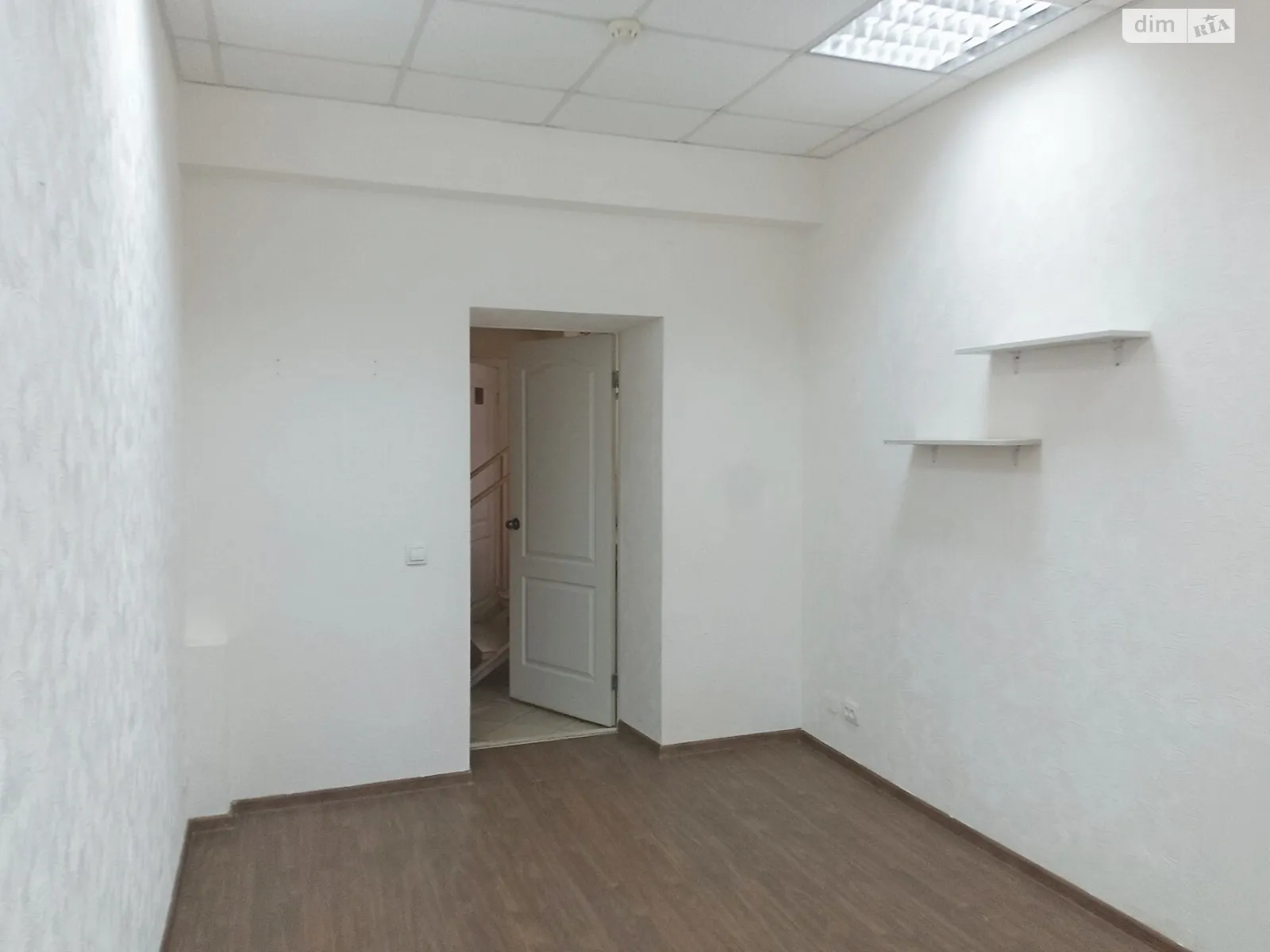 Сдается в аренду помещения свободного назначения 20 кв. м в 5-этажном здании, цена: 7015 грн - фото 1