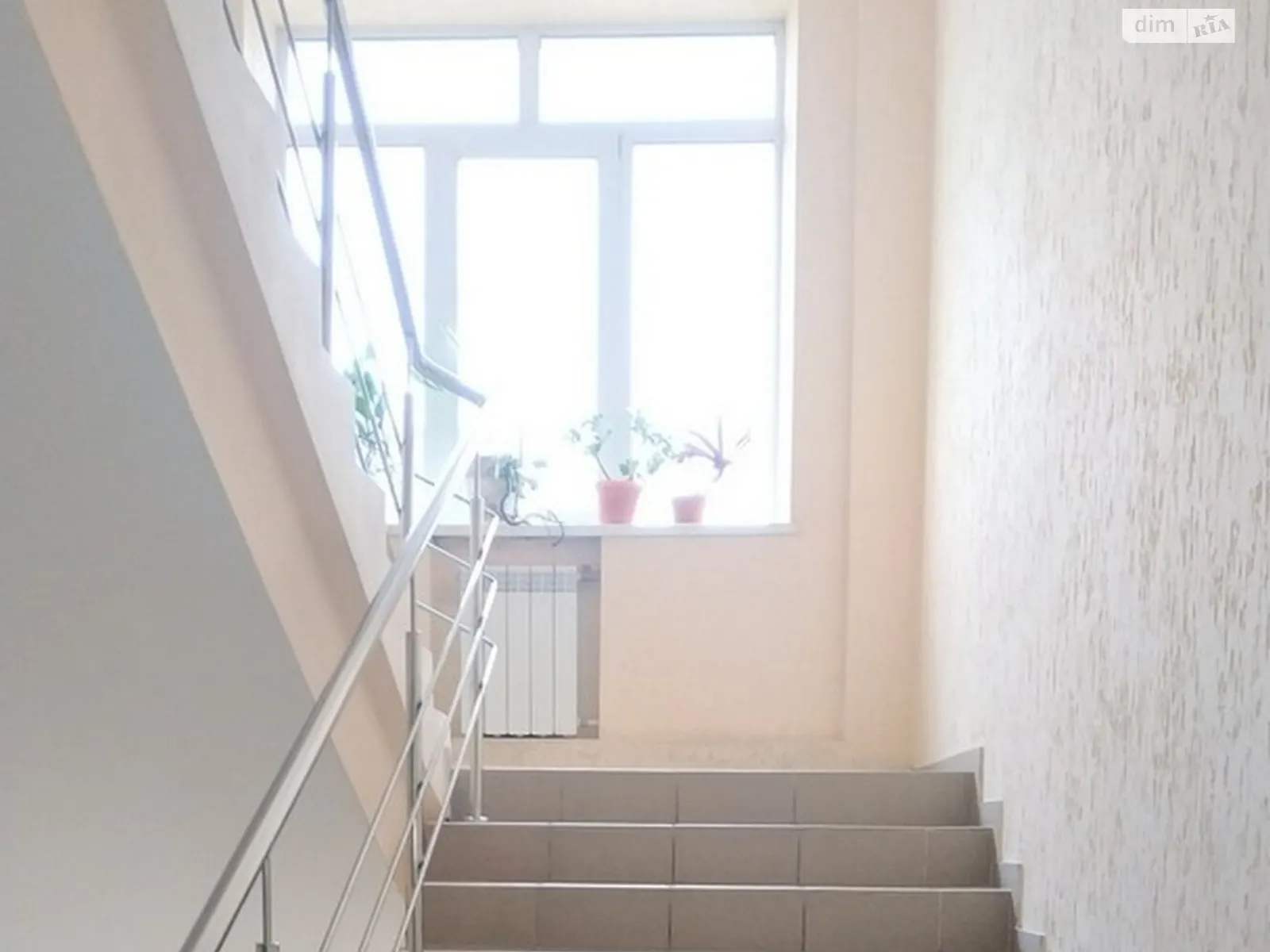 Сдается в аренду помещения свободного назначения 20 кв. м в 5-этажном здании, цена: 7035 грн - фото 1