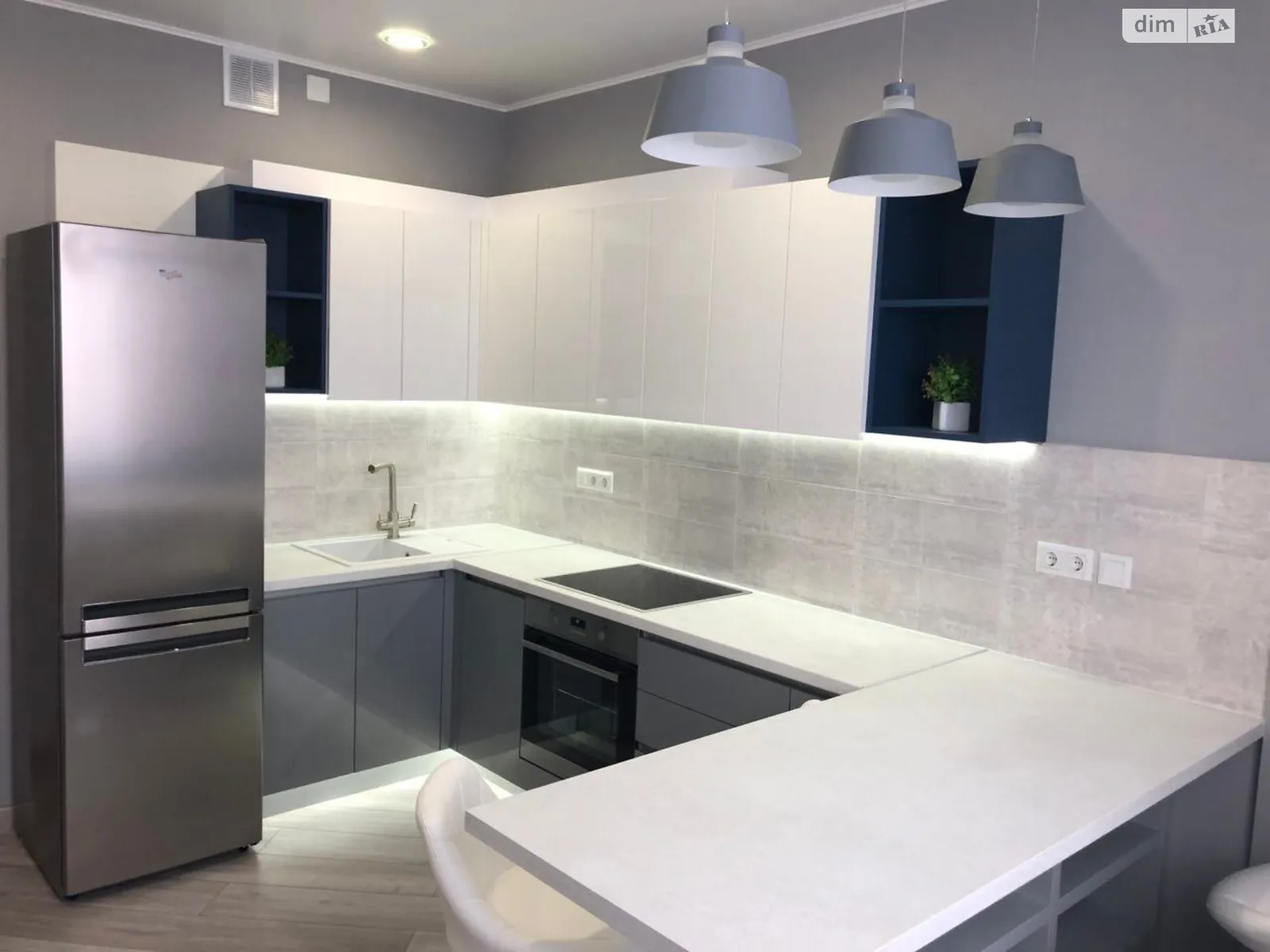 Продается 1-комнатная квартира 45 кв. м в Одессе, ул. Среднефонтанская - фото 1