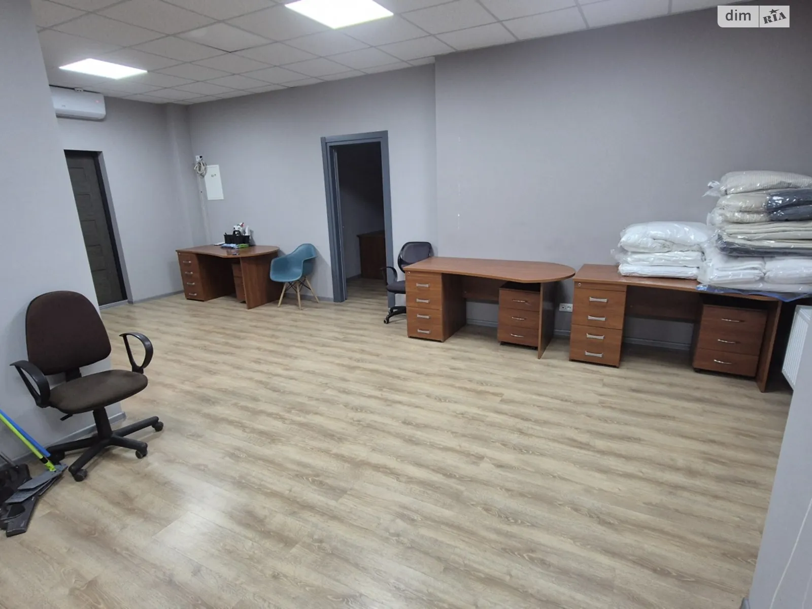 Сдается в аренду офис 64 кв. м в бизнес-центре, цена: 19200 грн - фото 1