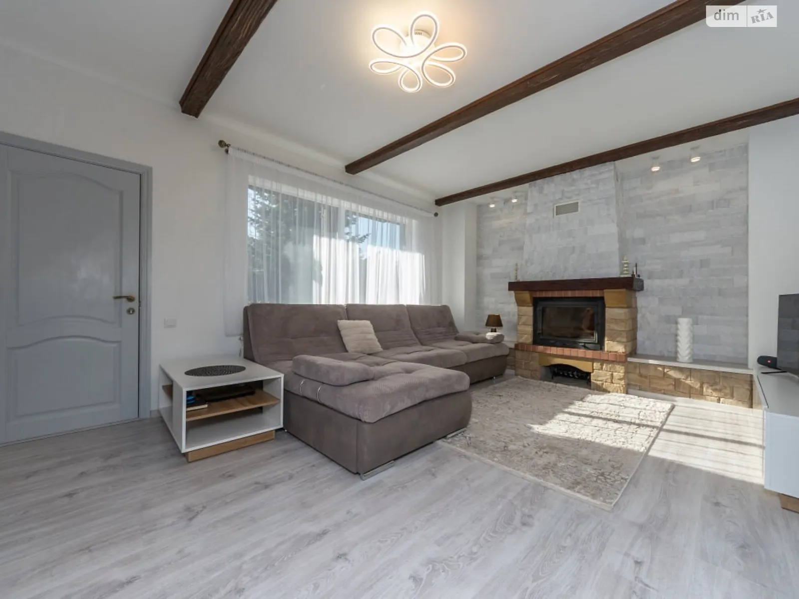 Здається в оренду будинок 2 поверховий 140 кв. м з каміном, цена: 1700 € - фото 1