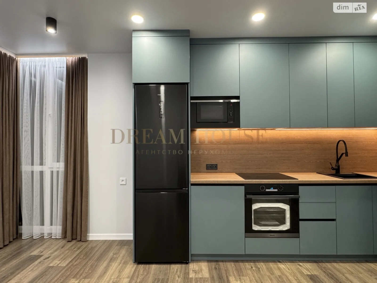 Продается 2-комнатная квартира 65.8 кв. м в Буче, бул. Леонида Бирюкова - фото 1