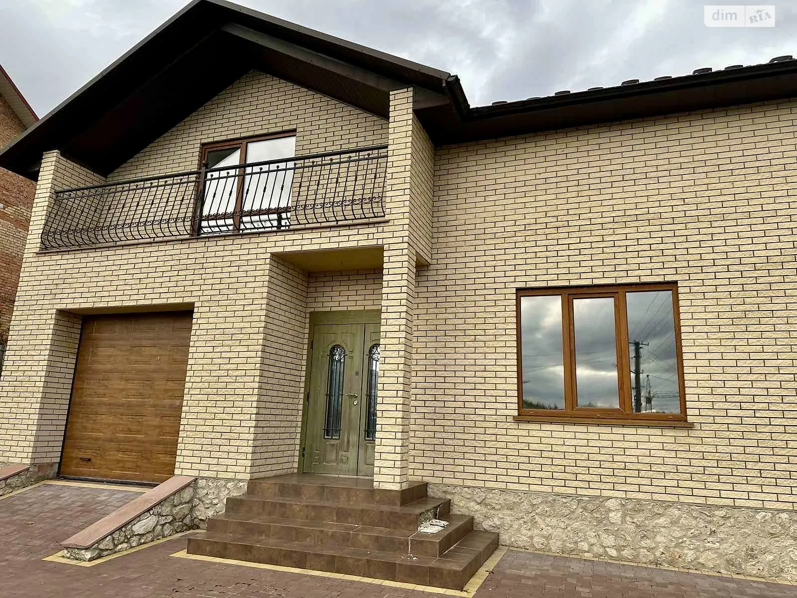 Продается дом на 2 этажа 190 кв. м с беседкой, цена: 220000 € - фото 1