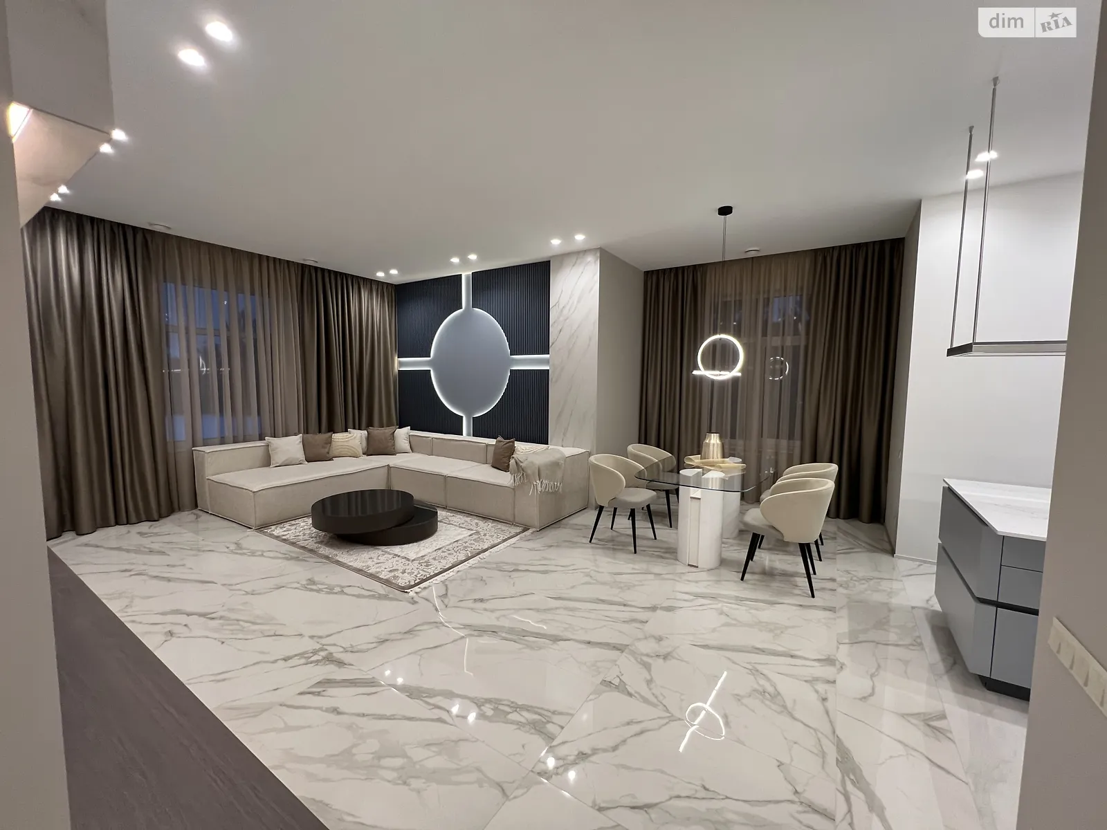 Сдается в аренду одноэтажный дом 200 кв. м с террасой, цена: 3500 $ - фото 1