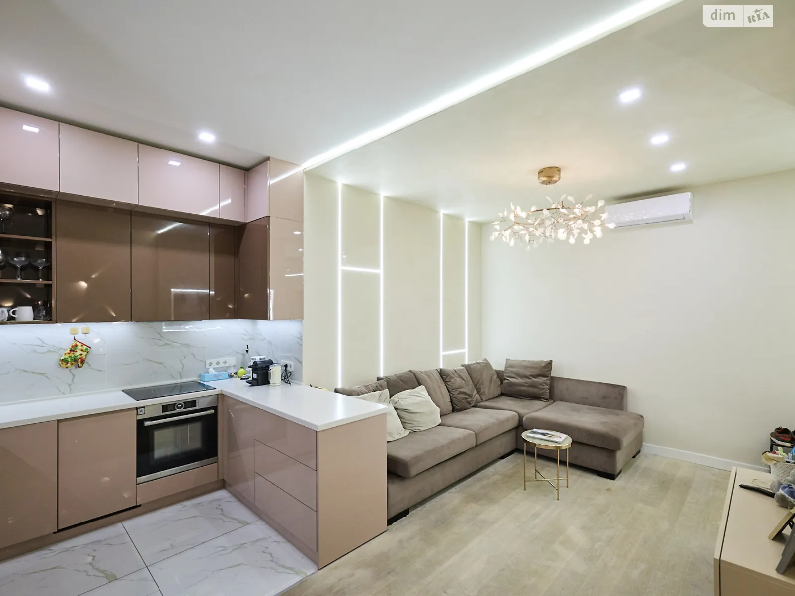 Продается 1-комнатная квартира 51.8 кв. м в Киеве, бул. Леси Украинки, 7В - фото 1