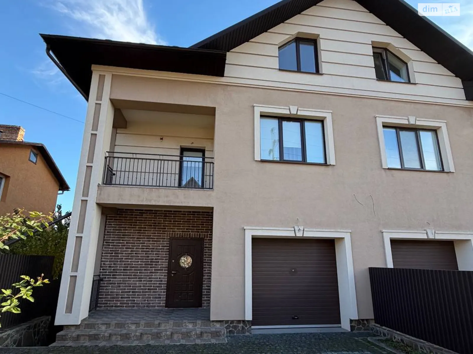 Сдается в аренду дом на 2 этажа 167 кв. м с камином, цена: 1500 $ - фото 1