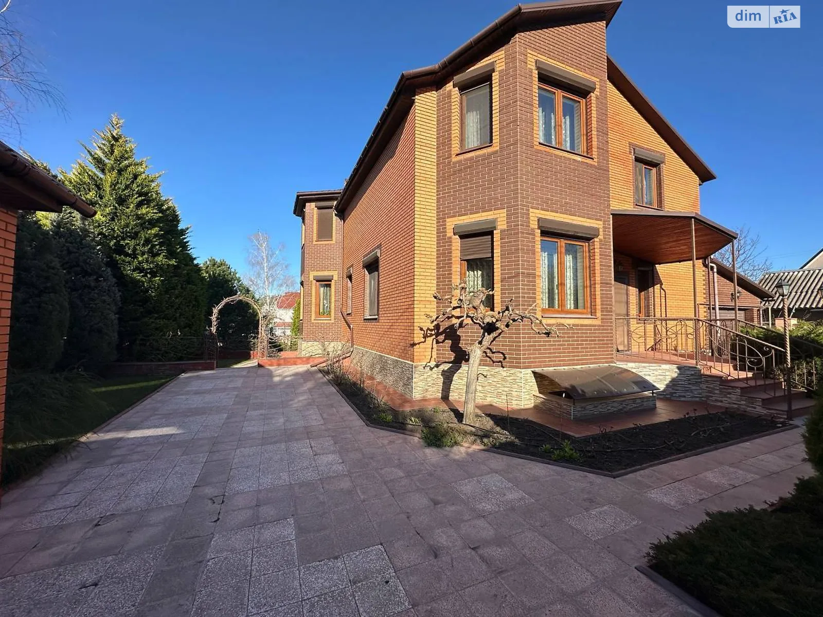 Продается дом на 2 этажа 350 кв. м с садом, цена: 350000 $ - фото 1