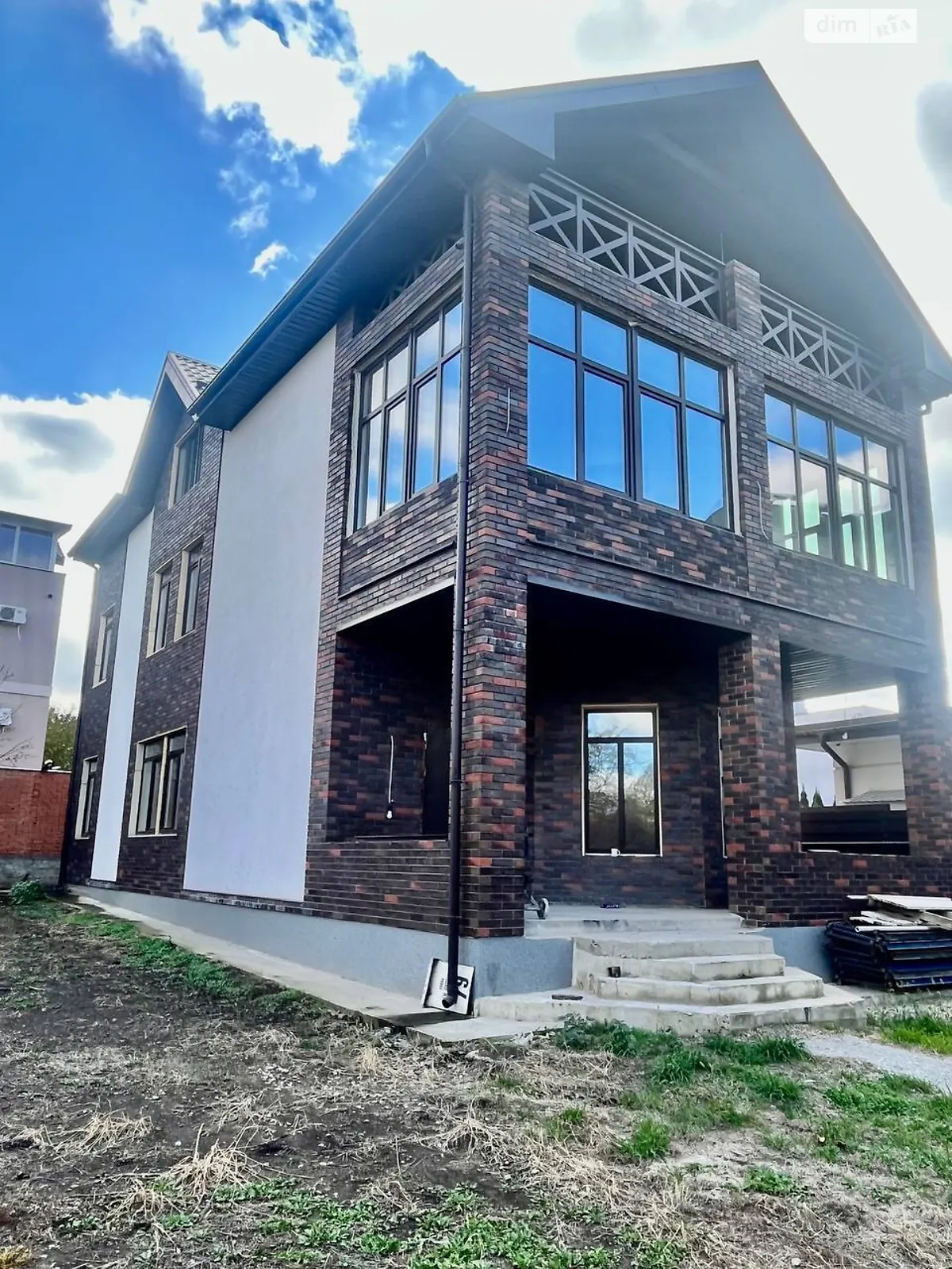 Продается дом на 2 этажа 179 кв. м с гаражом, цена: 450000 $ - фото 1