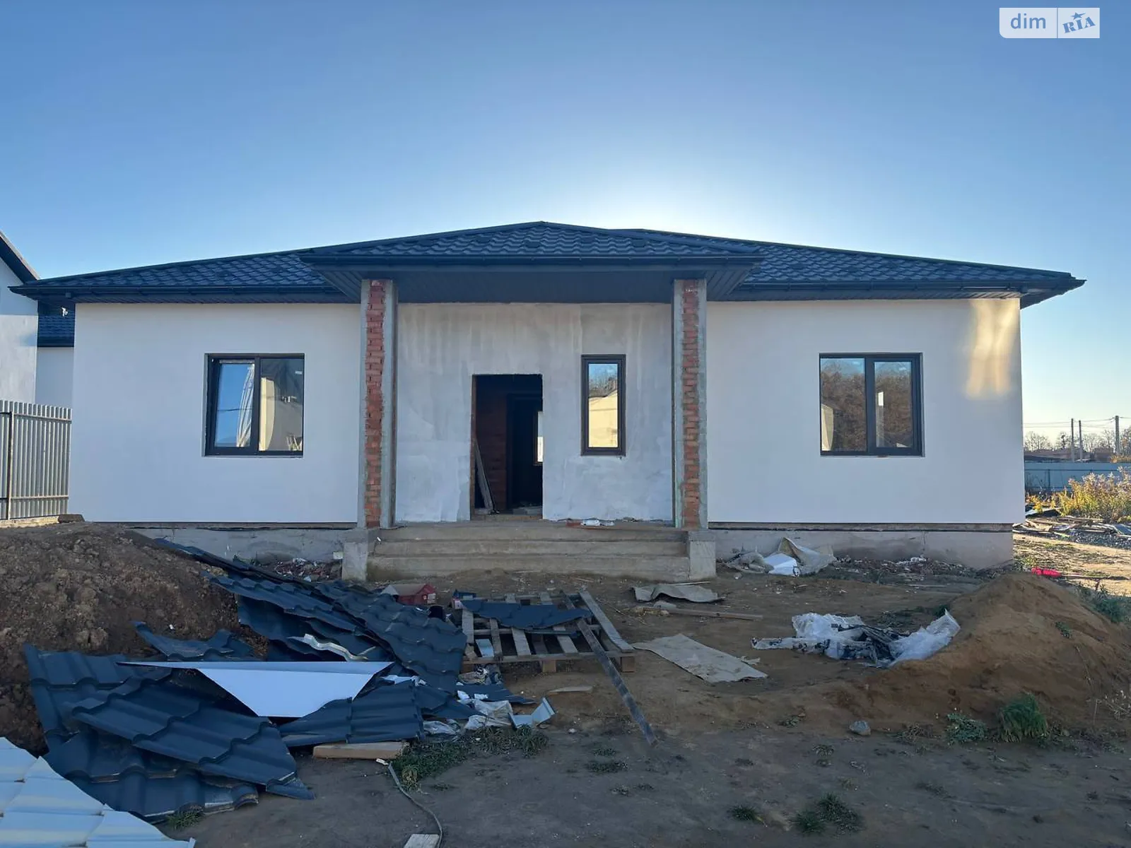 Продается одноэтажный дом 100 кв. м с гаражом, цена: 110000 $ - фото 1